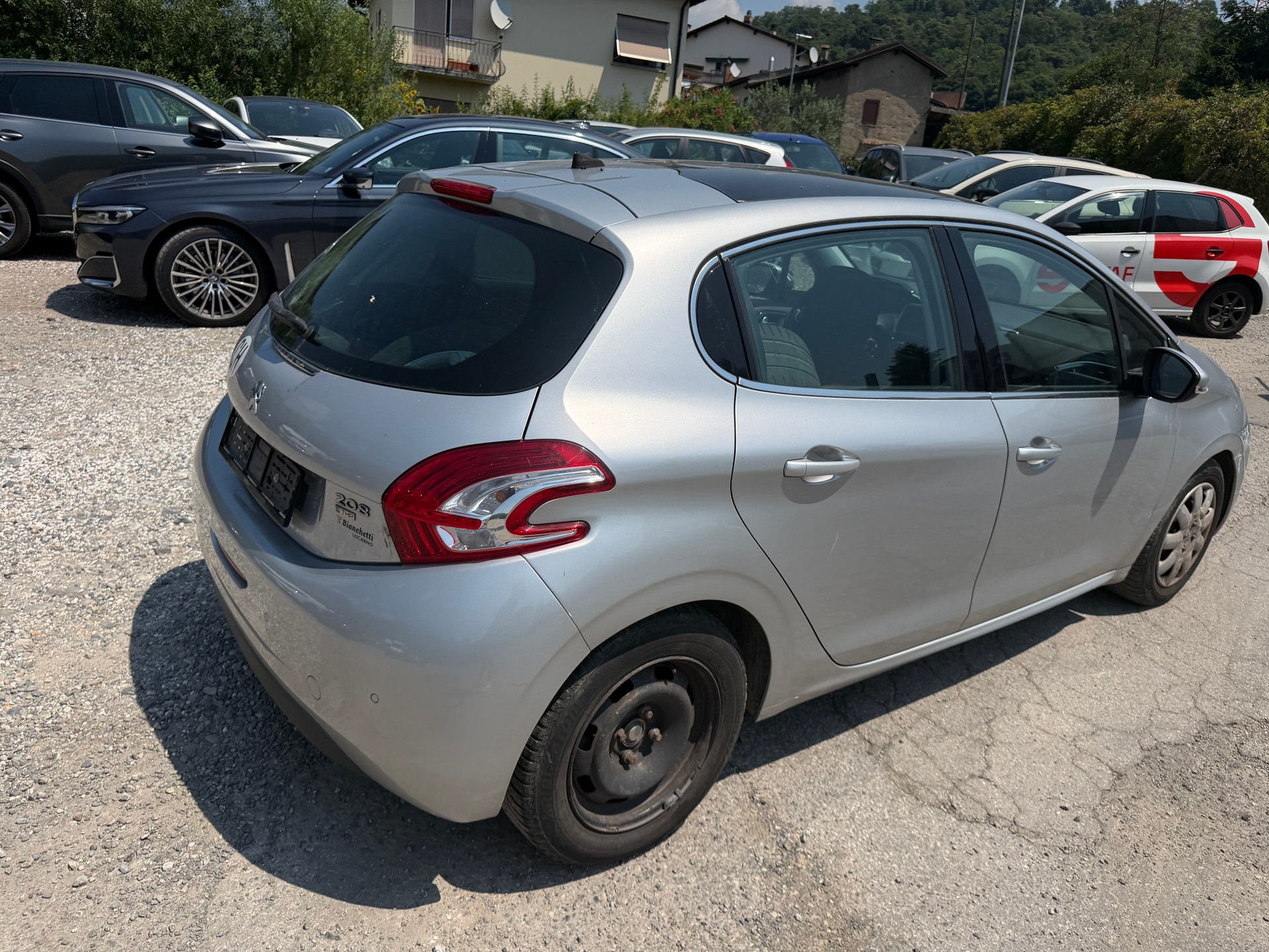 PEUGEOT 208 1.2 THP Allure-image-5