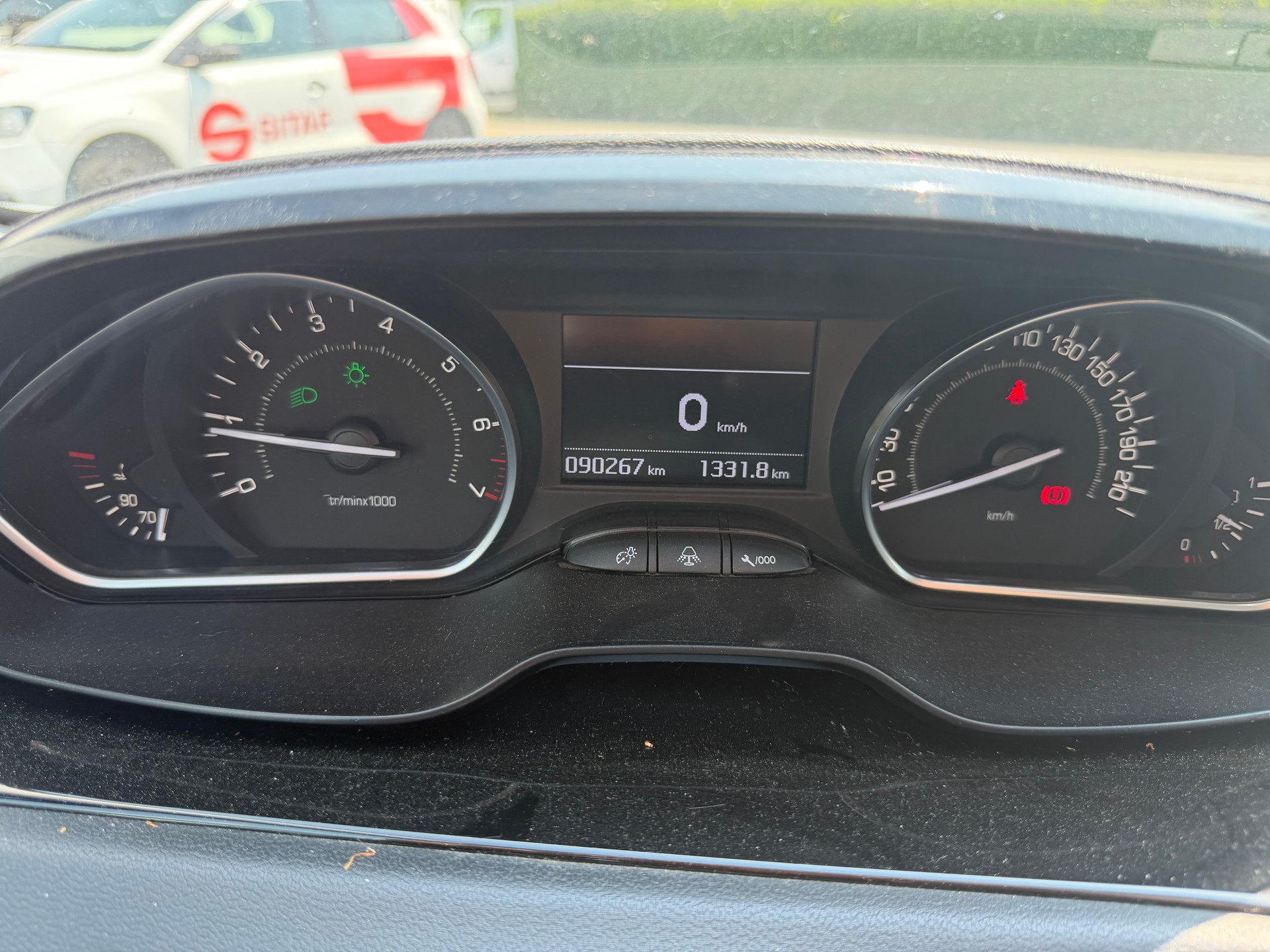 PEUGEOT 208 1.2 THP Allure-image-6