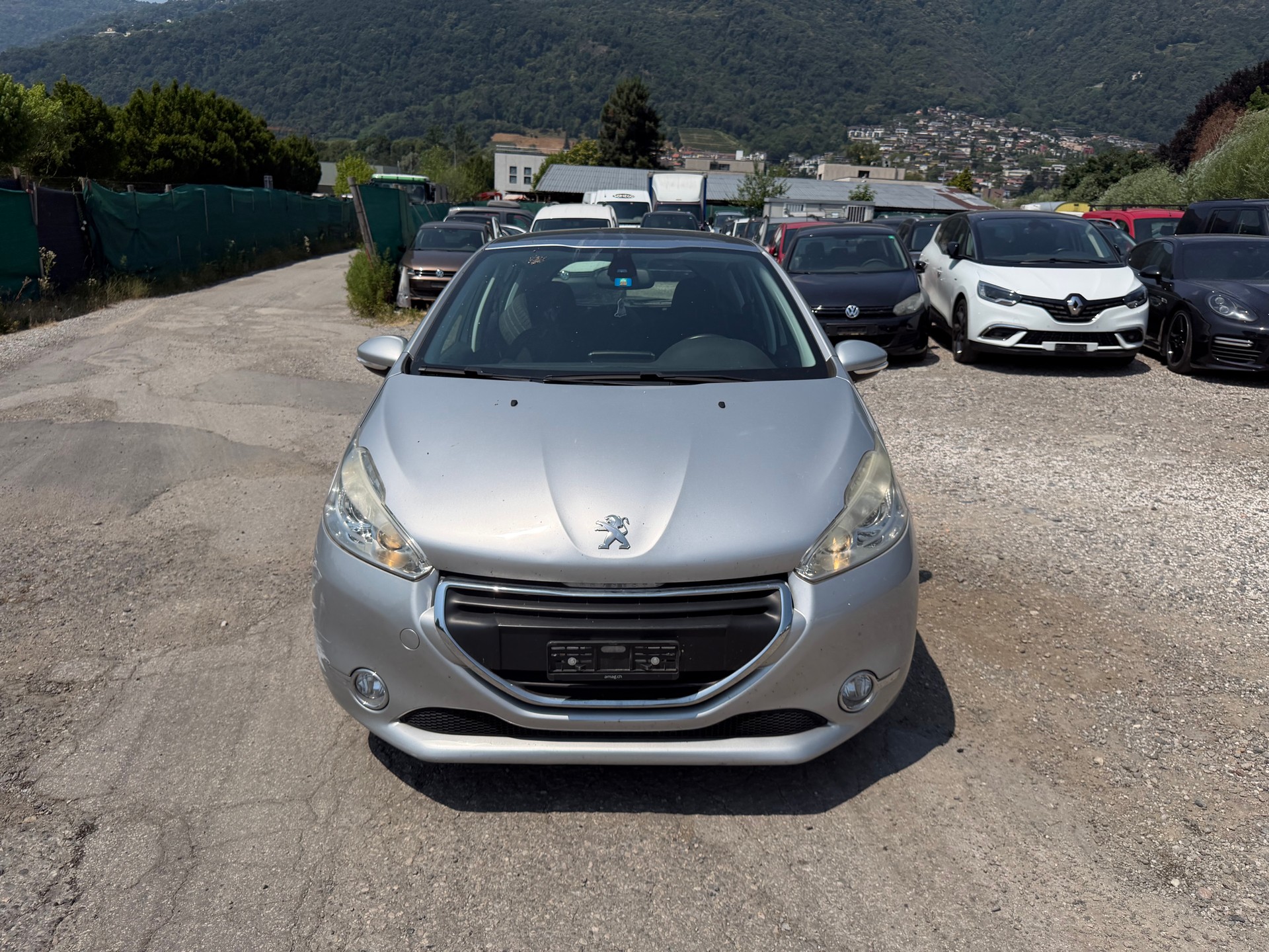 PEUGEOT 208 1.2 THP Allure-image-0