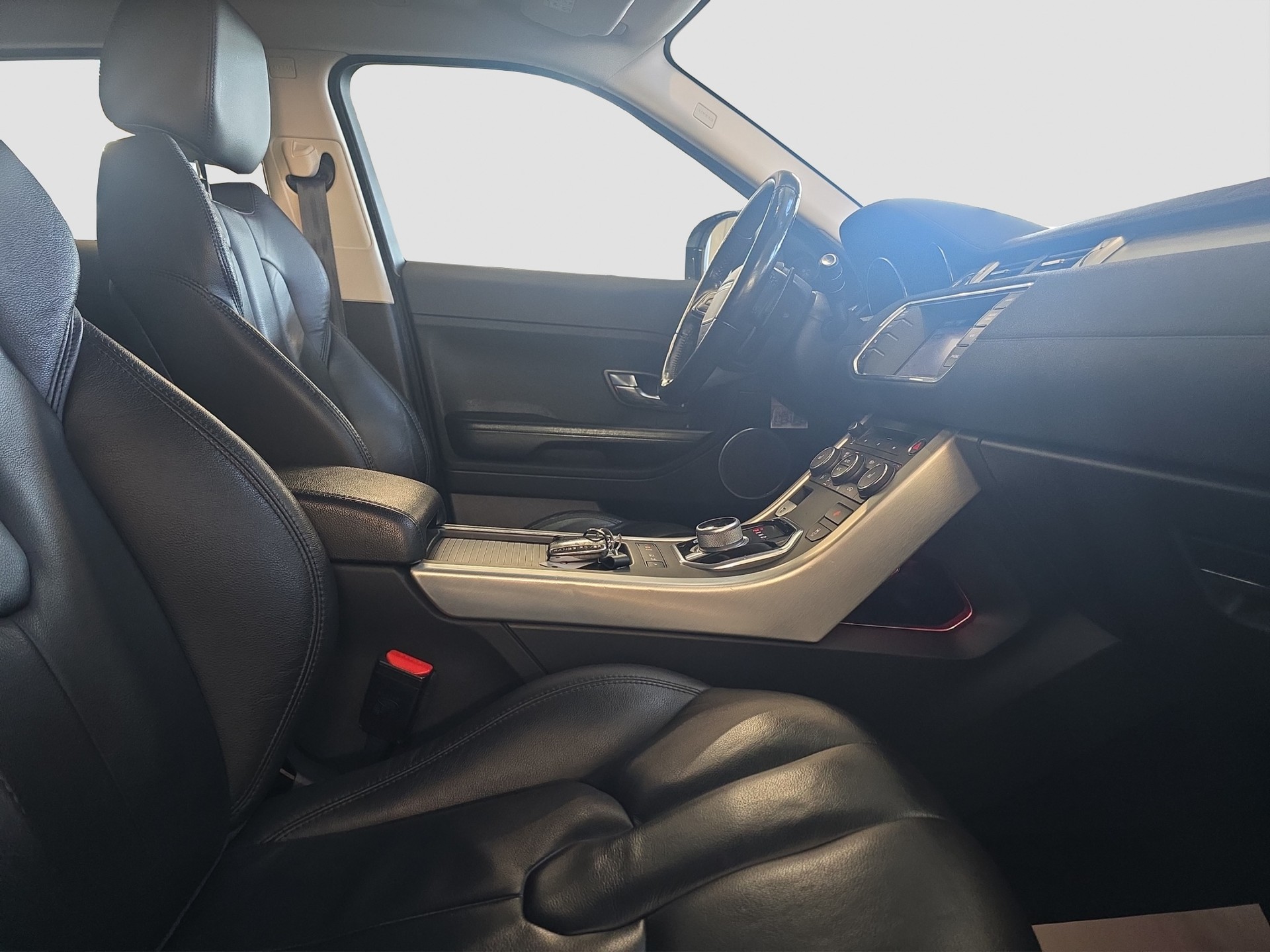 LAND ROVER Range Rover Evoque 2.2 SD4 Pure AT6-image-12
