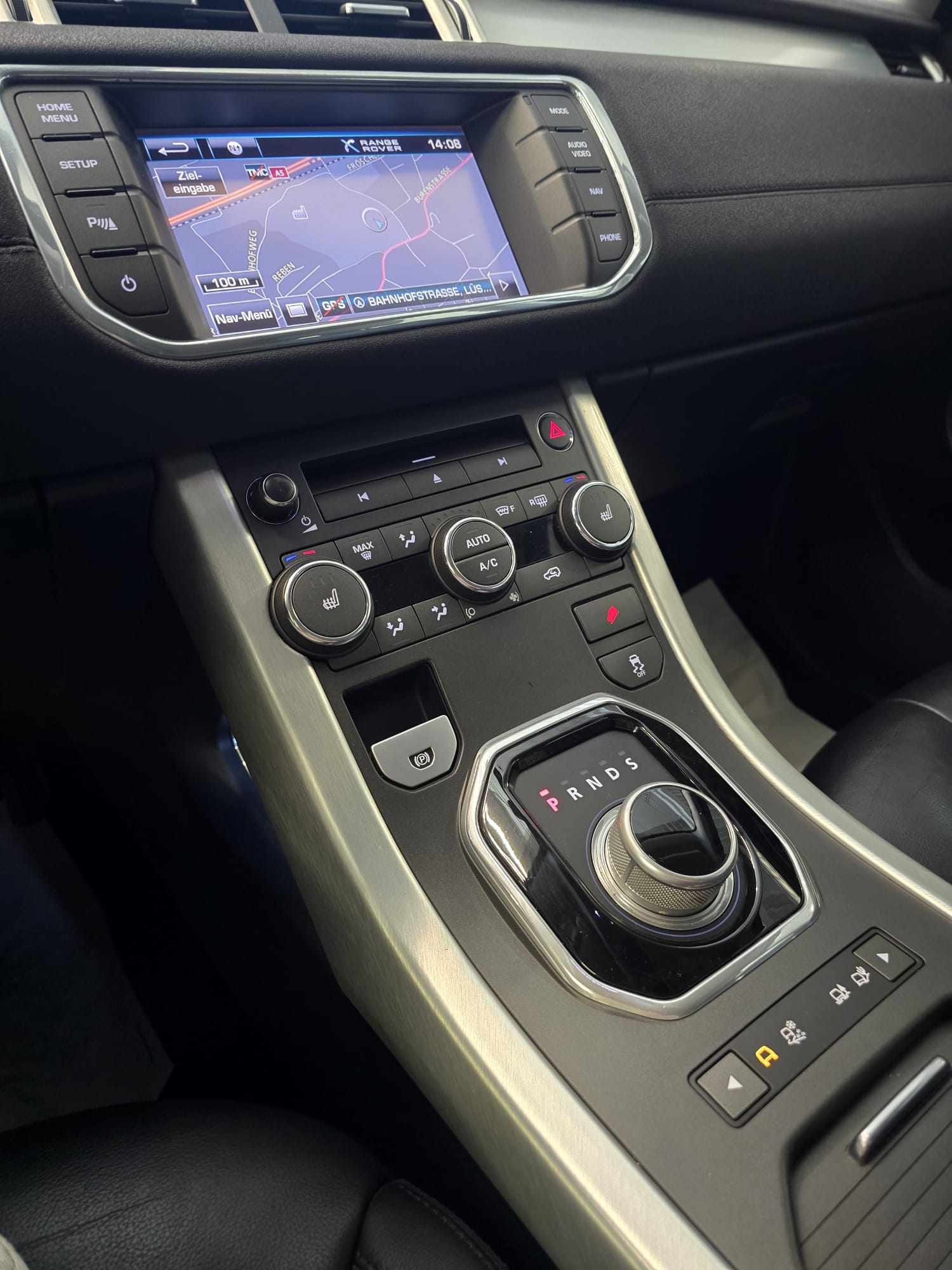 LAND ROVER Range Rover Evoque 2.2 SD4 Pure AT6-image-17