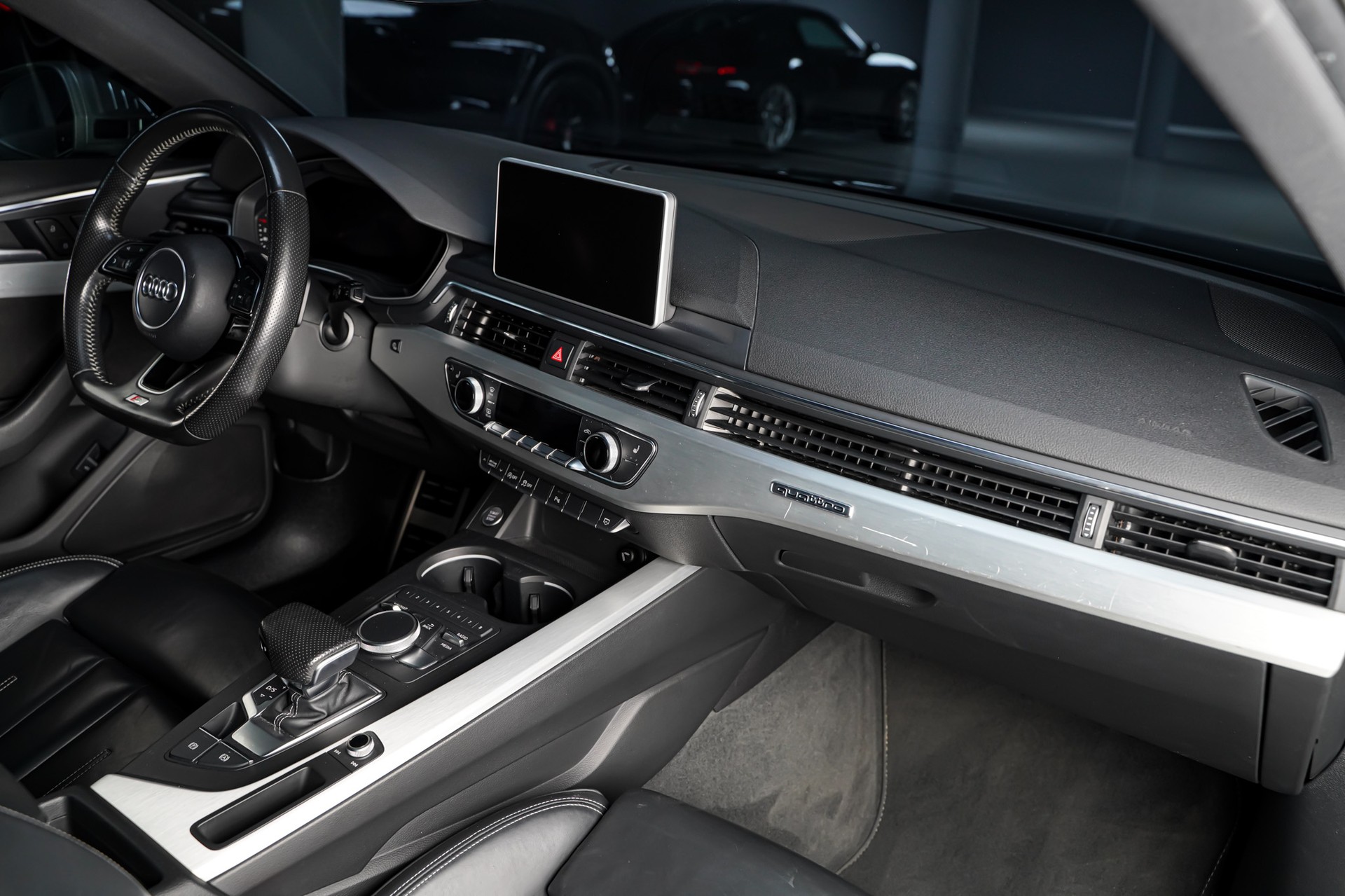 AUDI A4 Avant 3.0 TDI S-Line quattro S-tronic-image-17