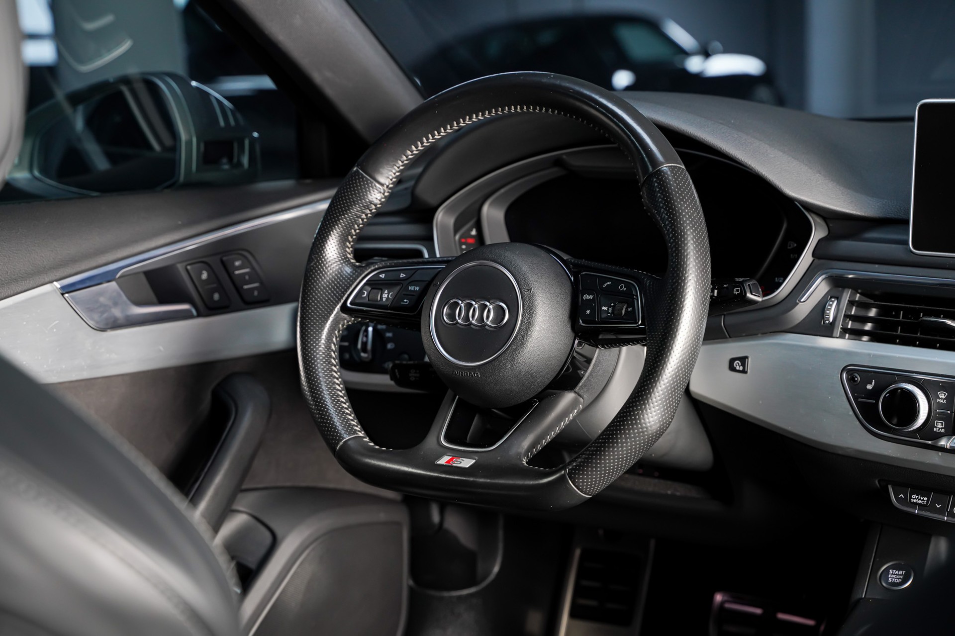 AUDI A4 Avant 3.0 TDI S-Line quattro S-tronic-image-18