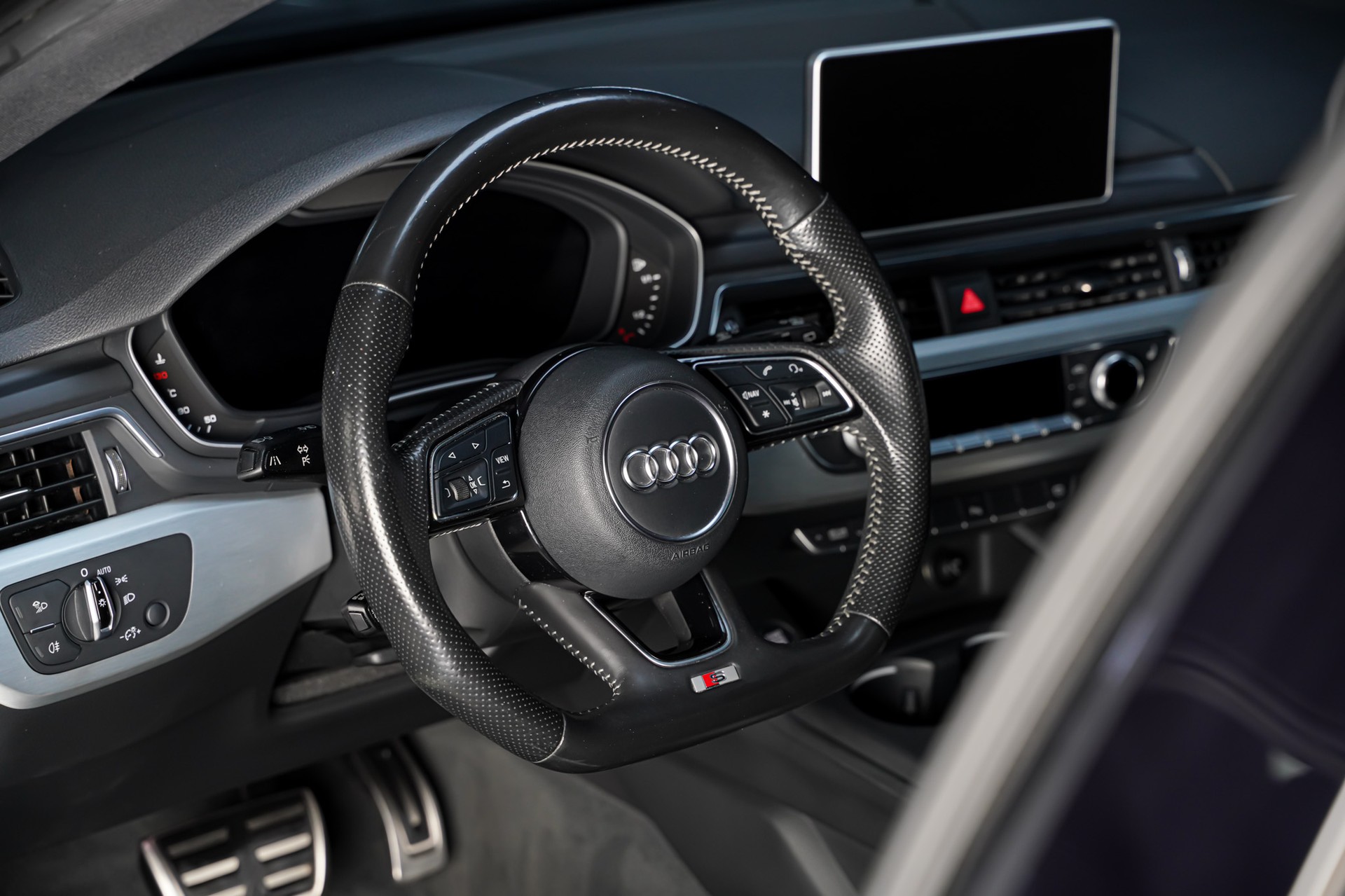 AUDI A4 Avant 3.0 TDI S-Line quattro S-tronic-image-8