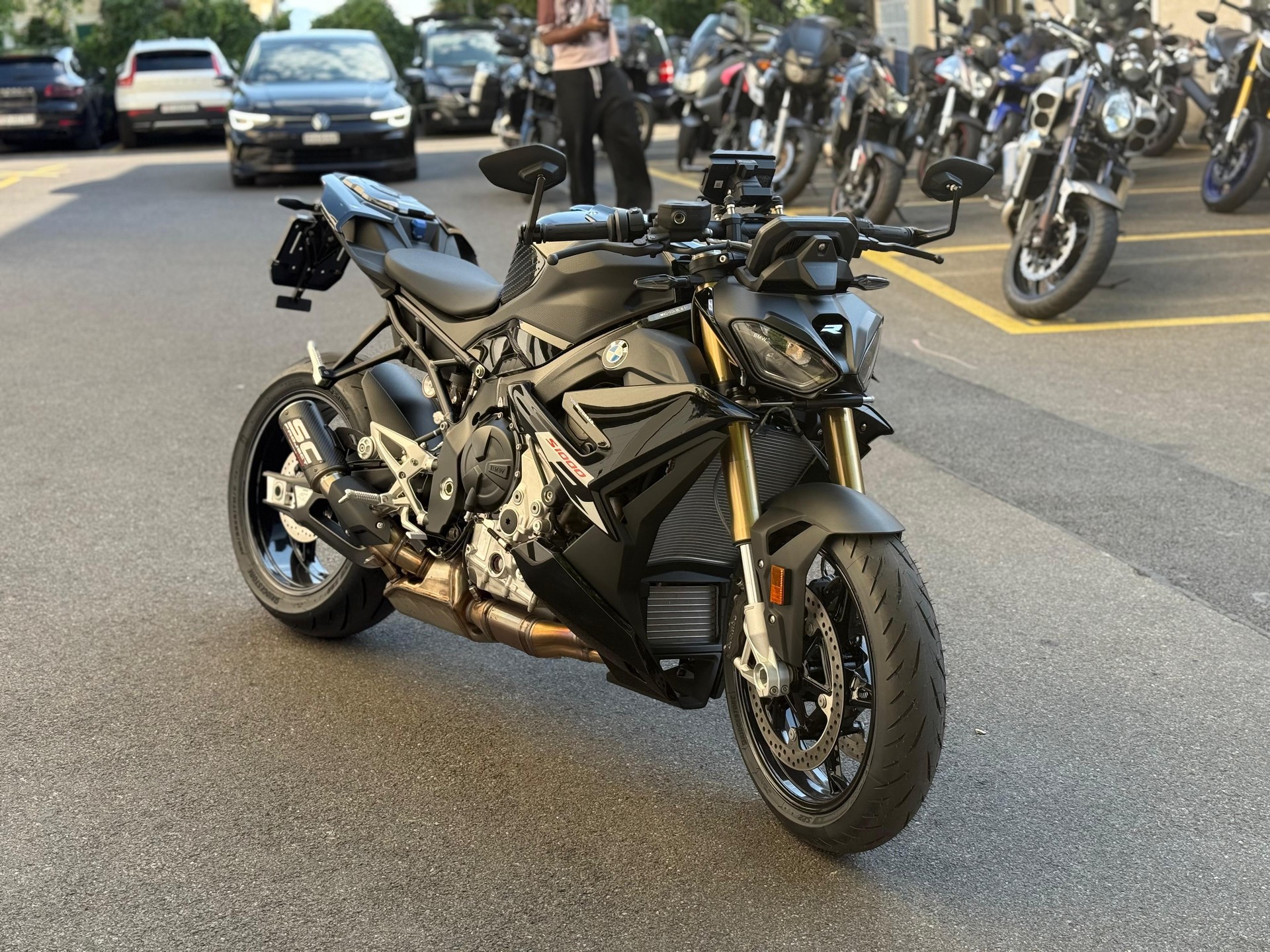 BMW S 1000 R-showroom-element-1
