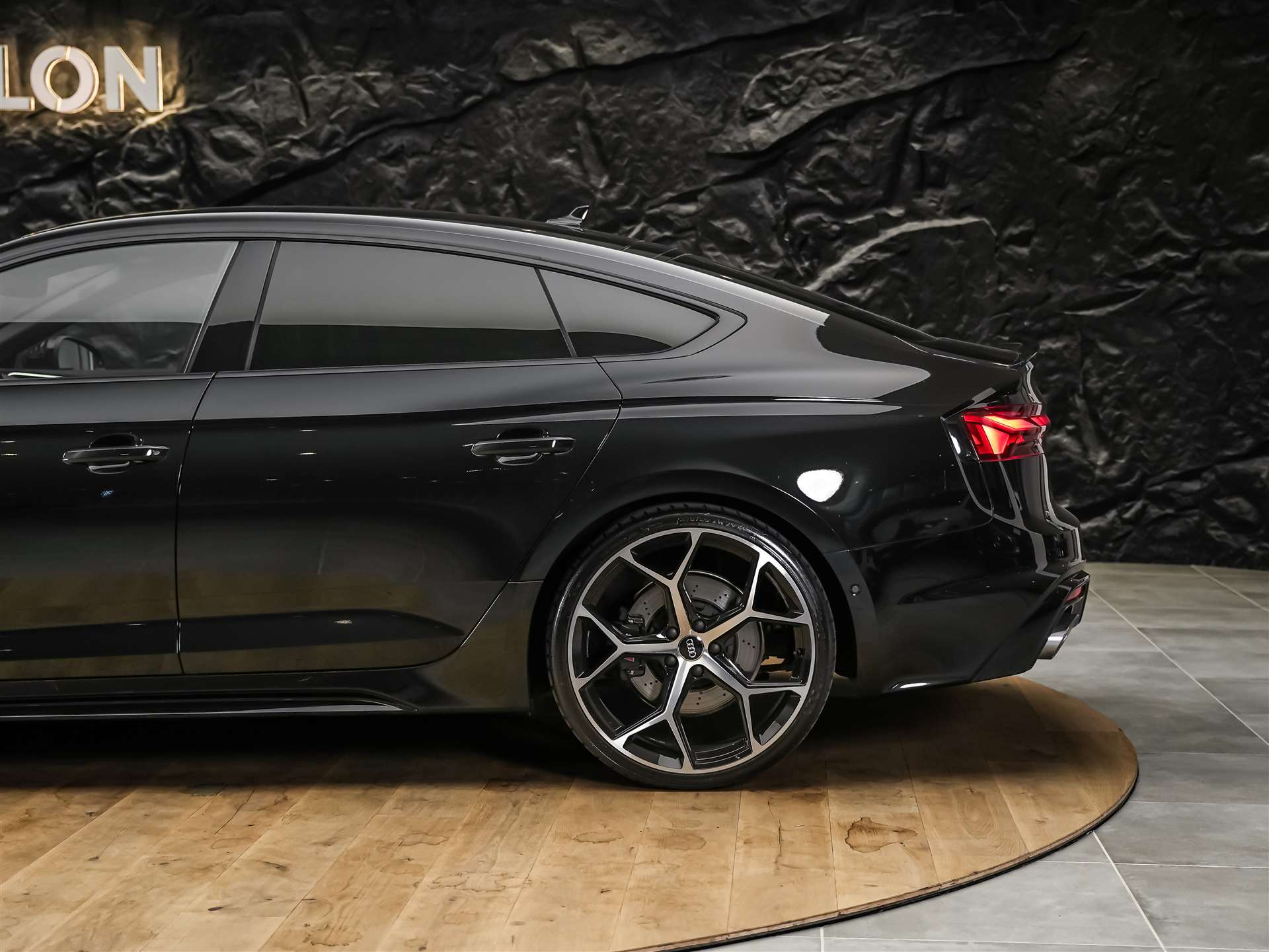 AUDI RS5 Sportback 2.9 TFSI quattro tiptronic *Assistenzpaket*21" Felgen*Massage*-image-17
