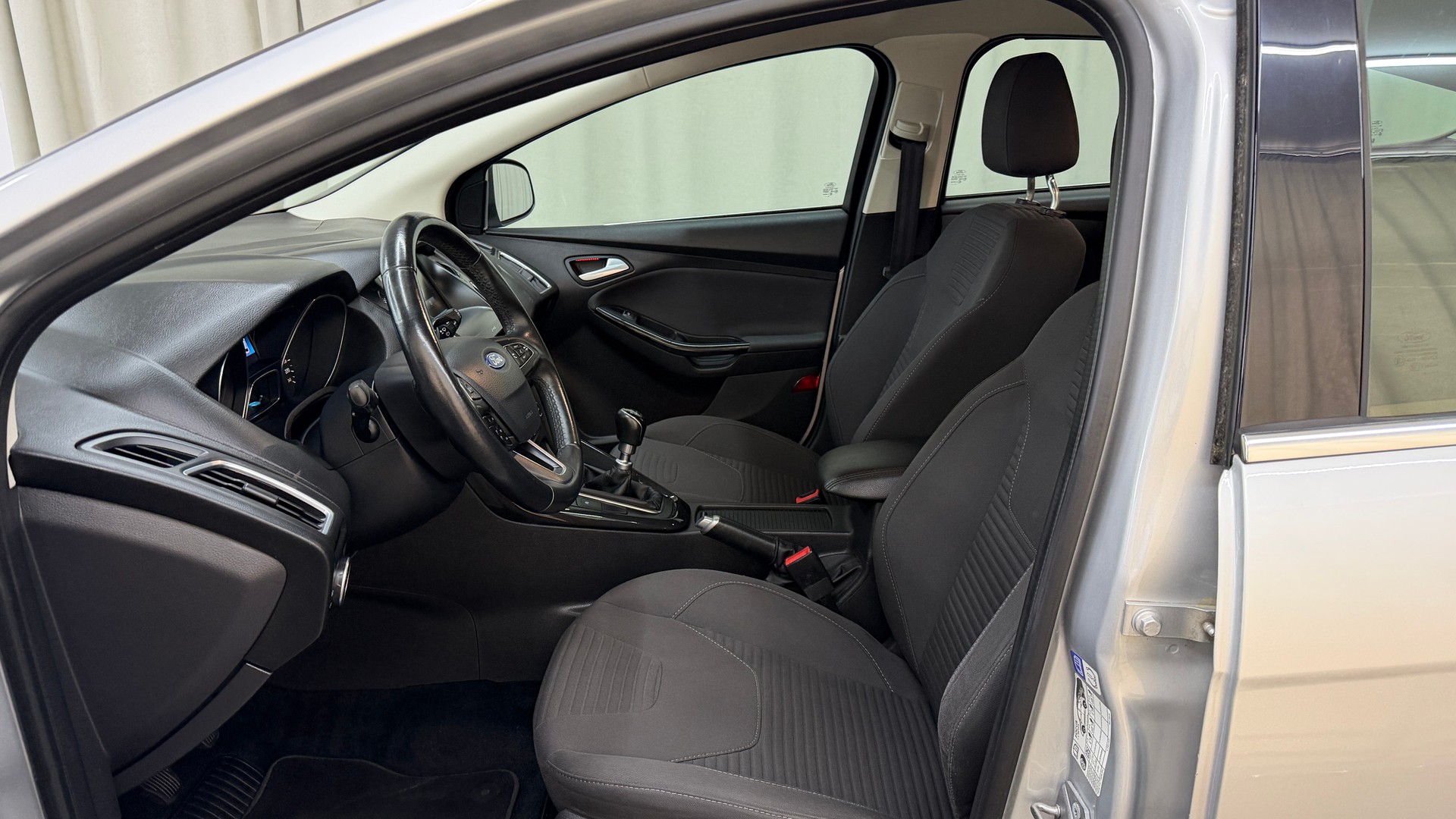 FORD Focus 1.0 SCTi Business-image-6