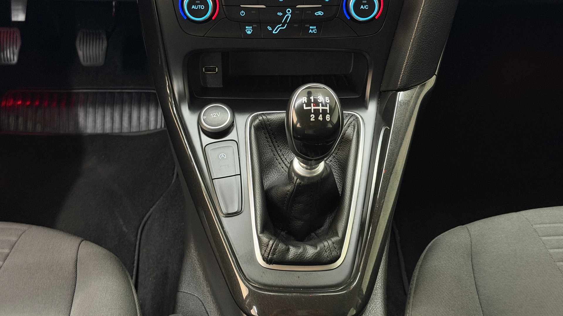 FORD Focus 1.0 SCTi Business-image-12