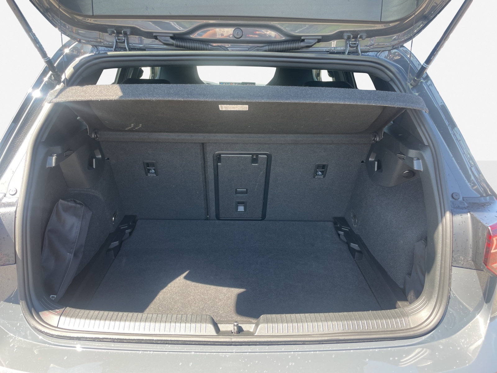 VW Golf 1.5 e TSI mHEV R-Line DSG-image-12