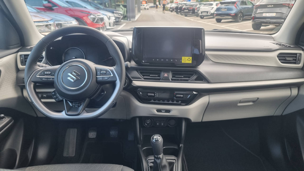 SUZUKI Swift 1.2 Sakura Hybrid 4x4-image-9
