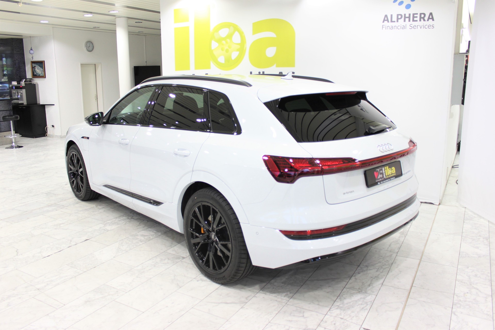 AUDI e-tron 55 S Line Black Edition quattro (CH)-showroom-element-2