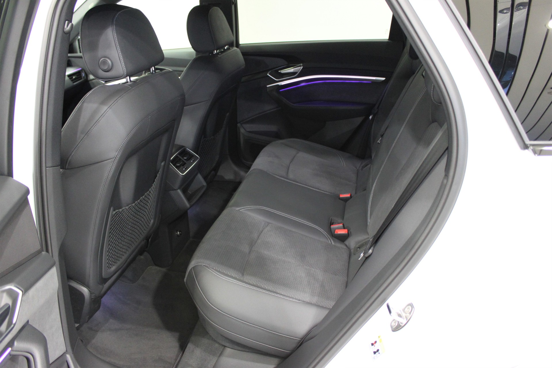 AUDI e-tron 55 S Line Black Edition quattro (CH)-image-7