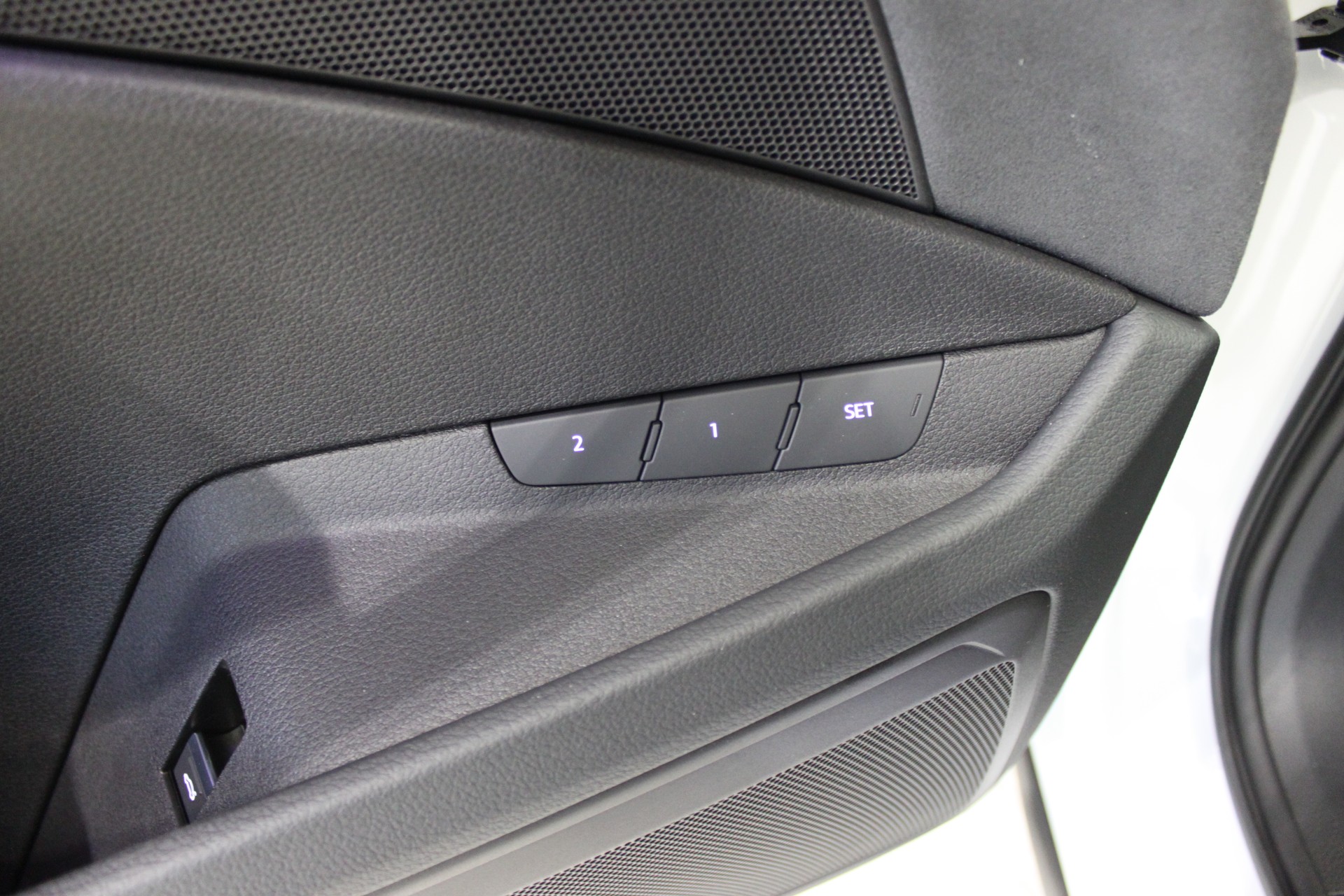 AUDI e-tron 55 S Line Black Edition quattro (CH)-image-11