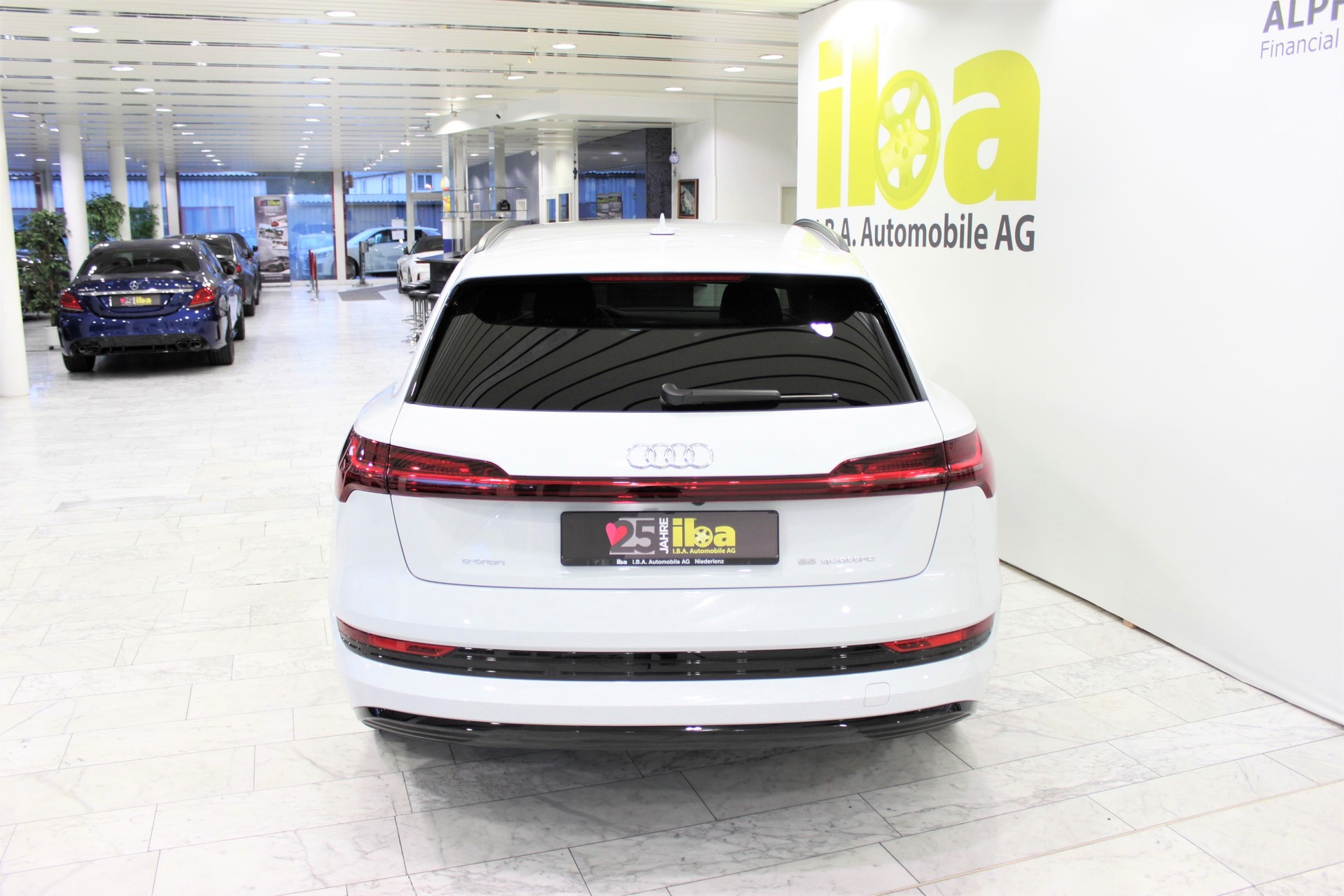 AUDI e-tron 55 S Line Black Edition quattro (CH)-showroom-element-3