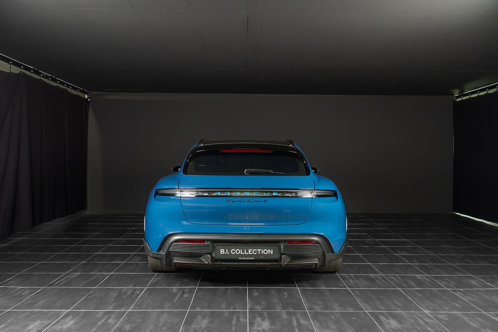 PORSCHE Taycan Turbo S Cross Turismo-image-4
