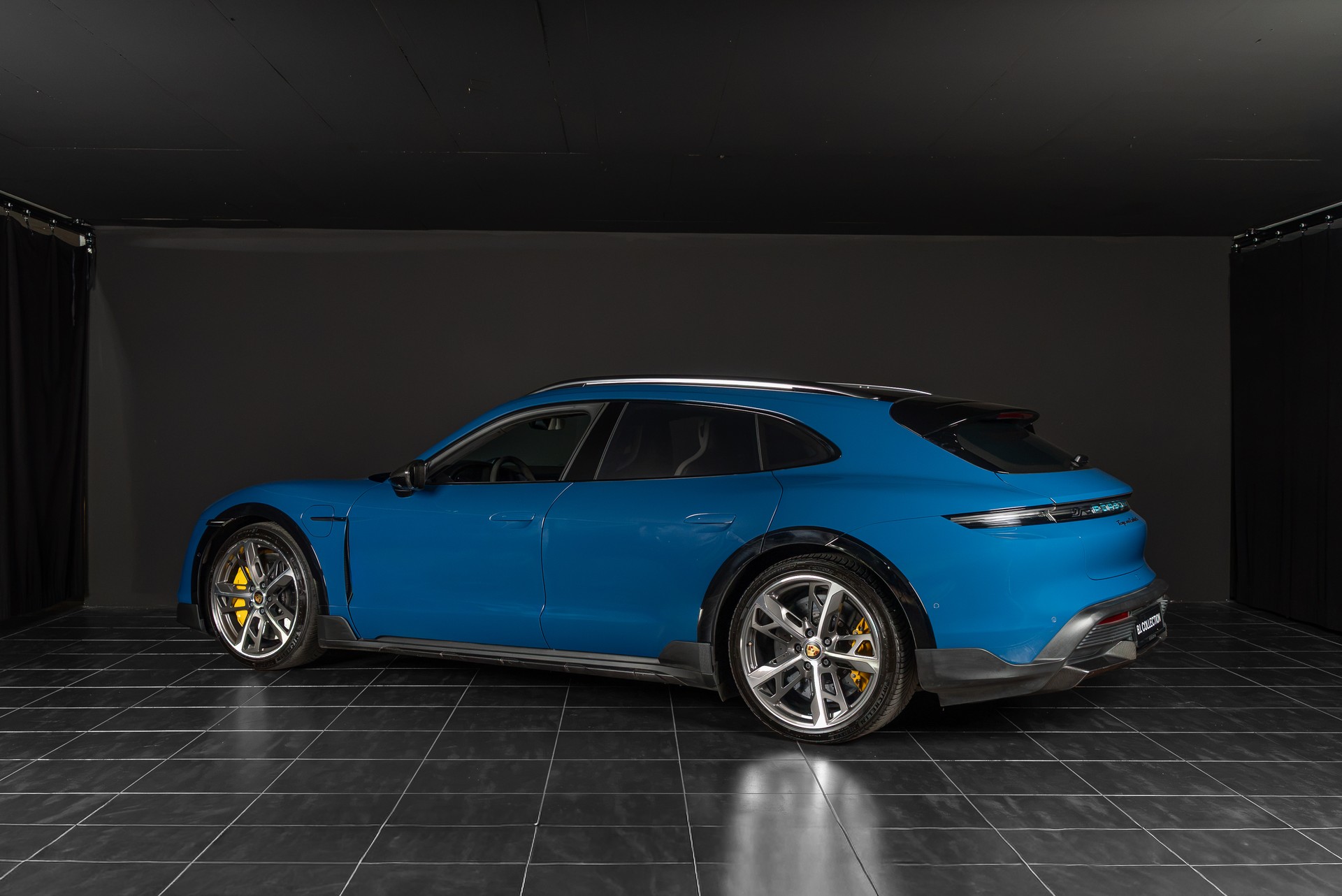 PORSCHE Taycan Turbo S Cross Turismo-image-6