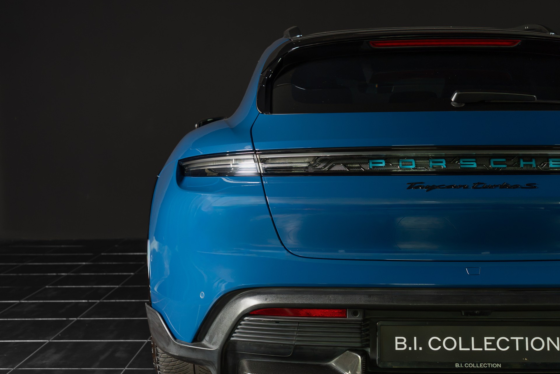 PORSCHE Taycan Turbo S Cross Turismo-image-5