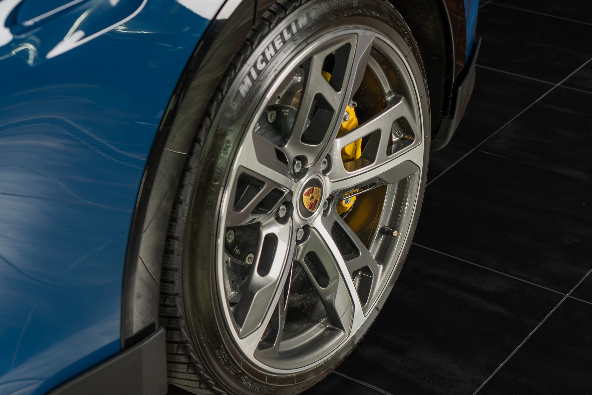 PORSCHE Taycan Turbo S Cross Turismo-image-7