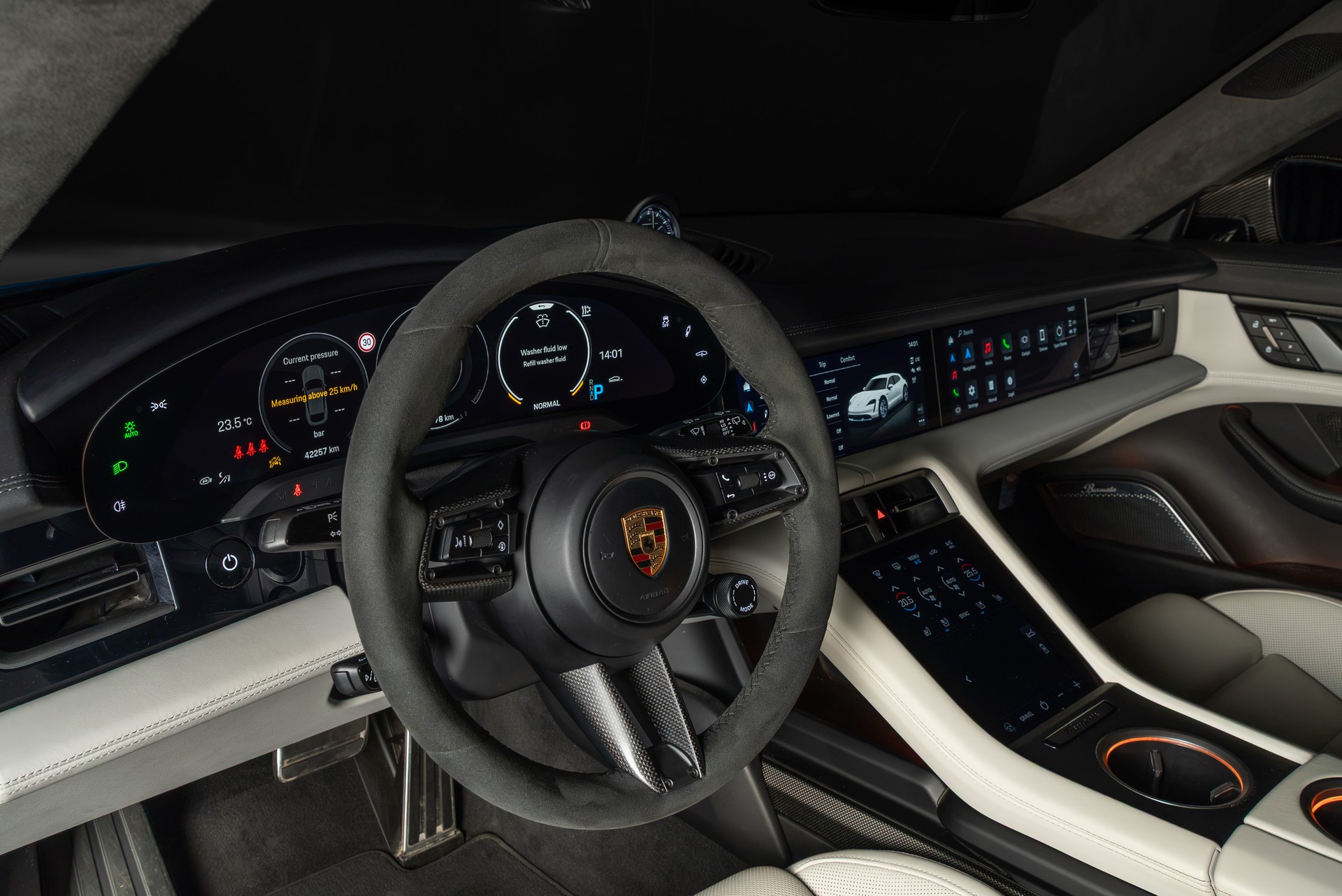 PORSCHE Taycan Turbo S Cross Turismo-image-11