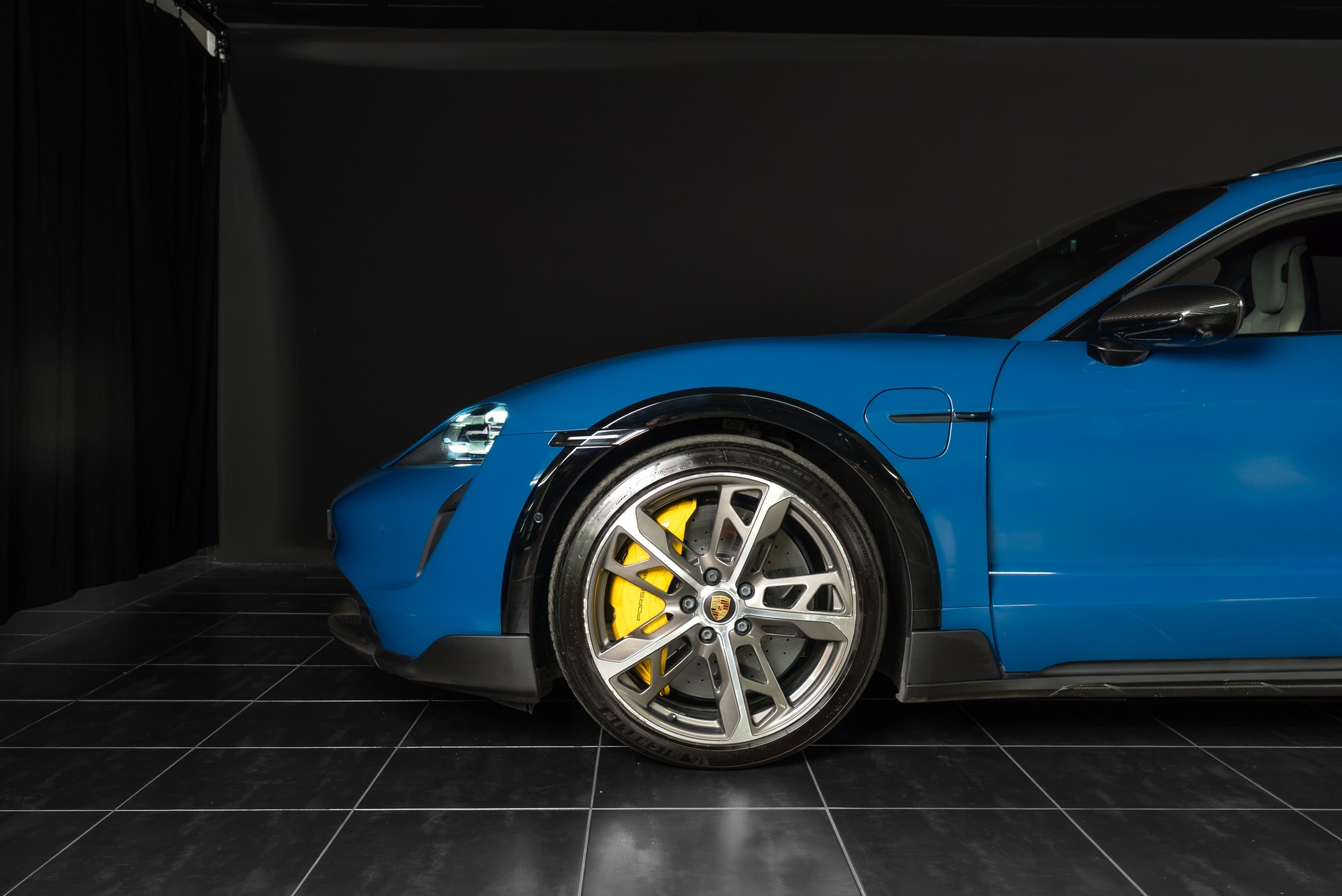 PORSCHE Taycan Turbo S Cross Turismo-image-2