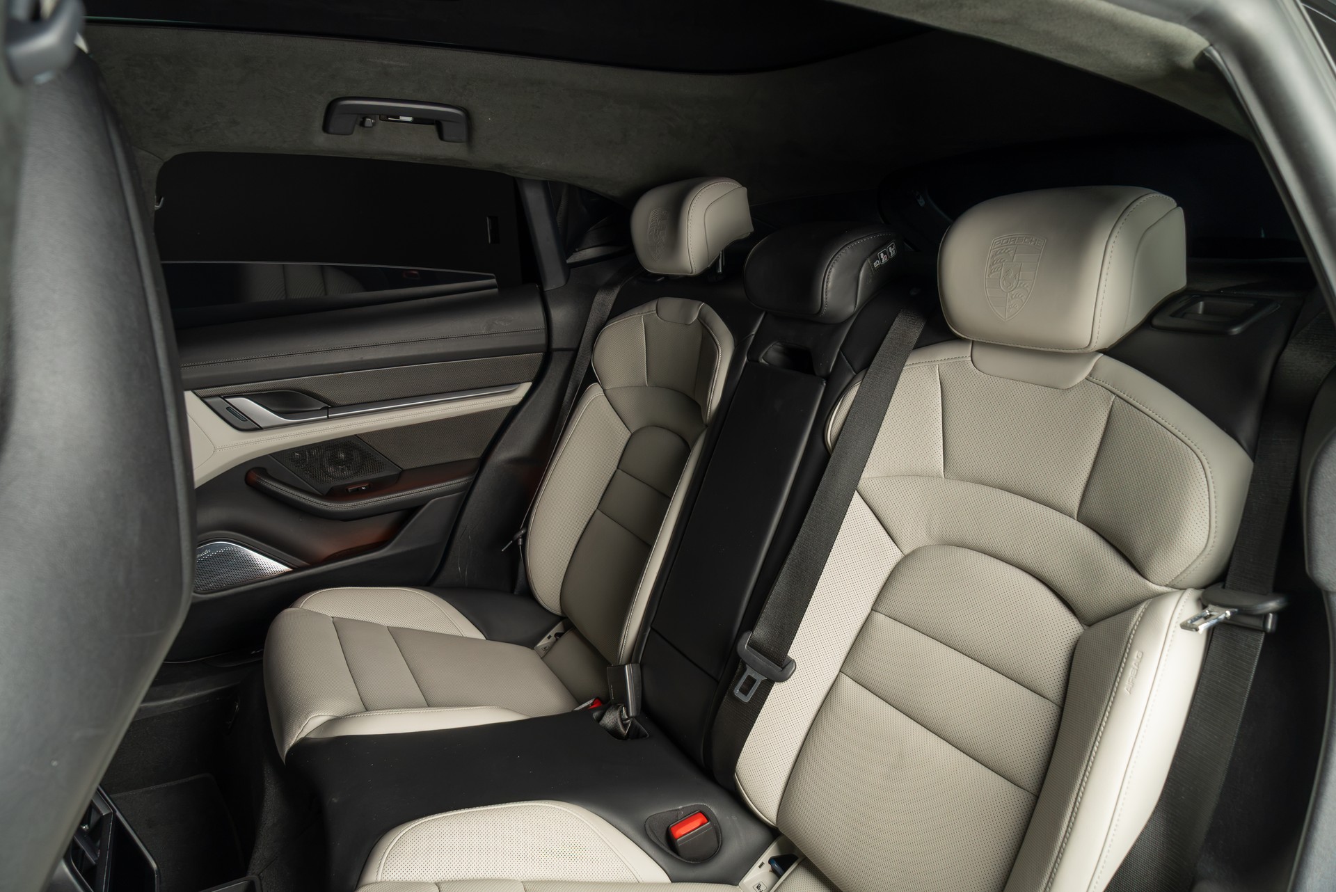 PORSCHE Taycan Turbo S Cross Turismo-image-12