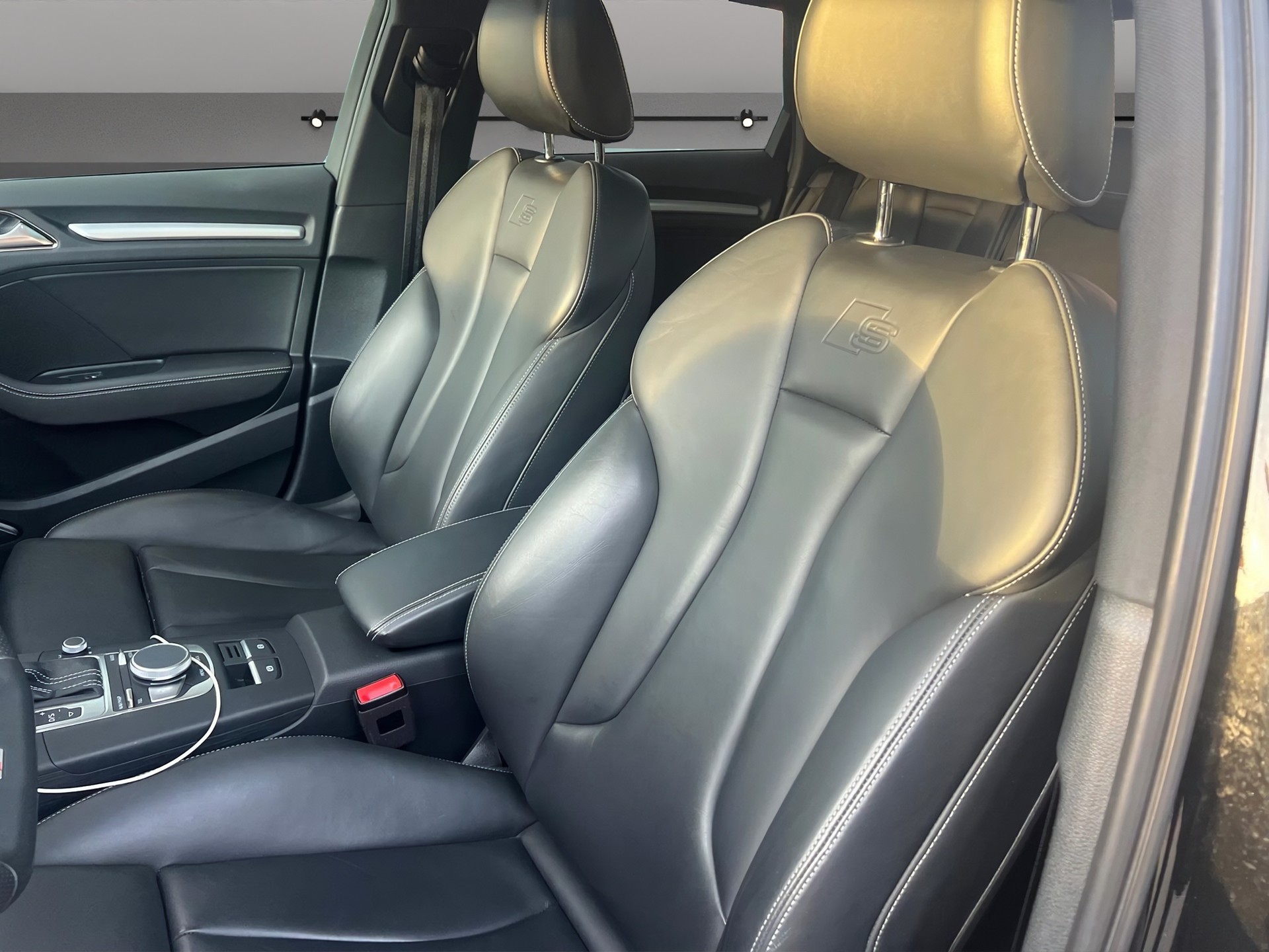 AUDI S3 Sportback 2.0 TFSI quattro S-tronic-image-4