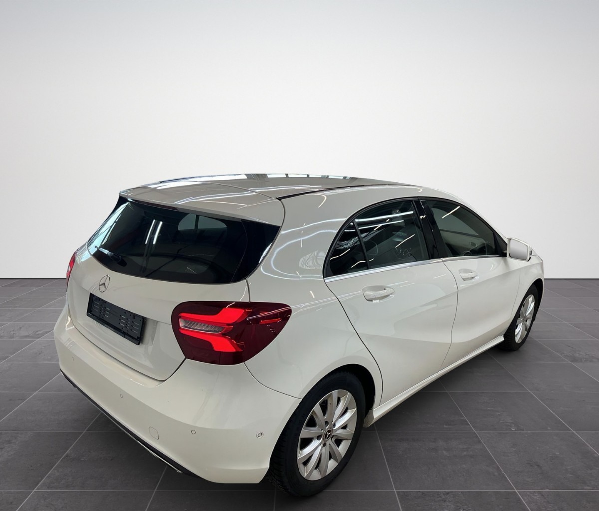 MERCEDES-BENZ A 180 Urban ** Ab MFK und Service **-image-2