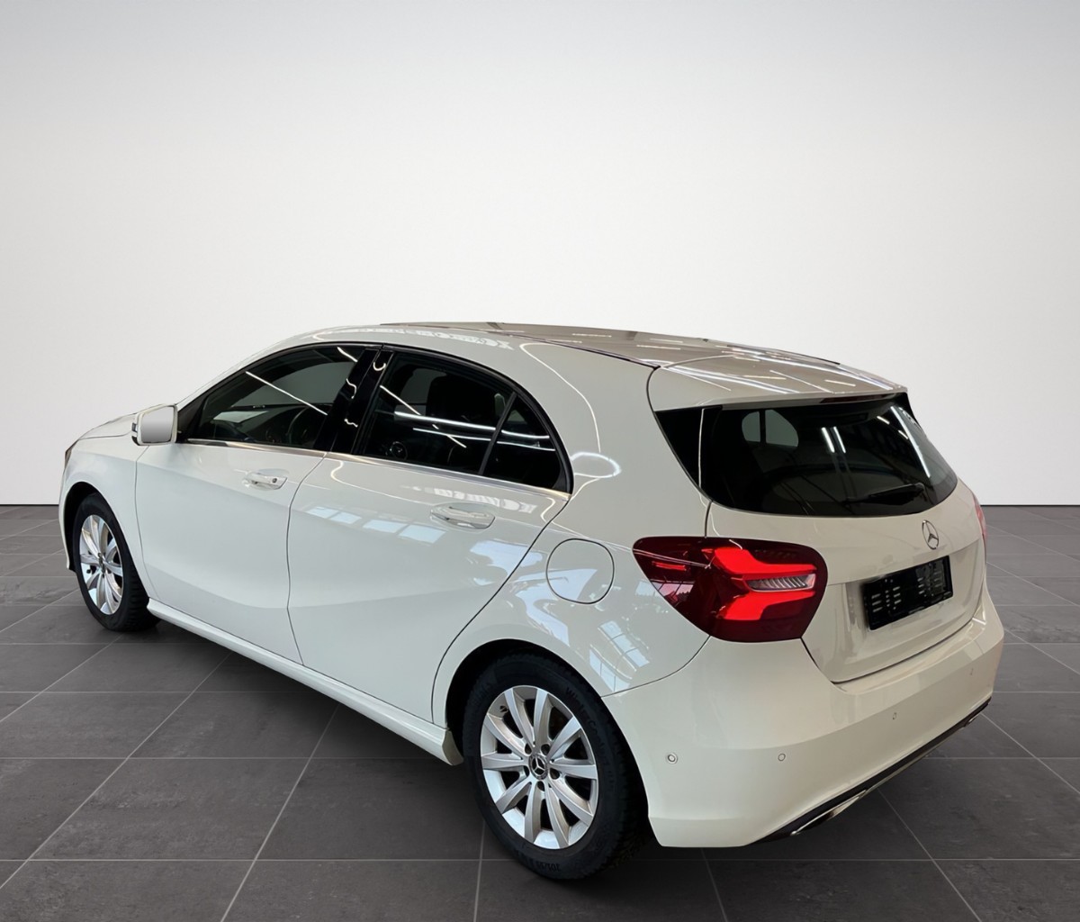 MERCEDES-BENZ A 180 Urban ** Ab MFK und Service **-image-1