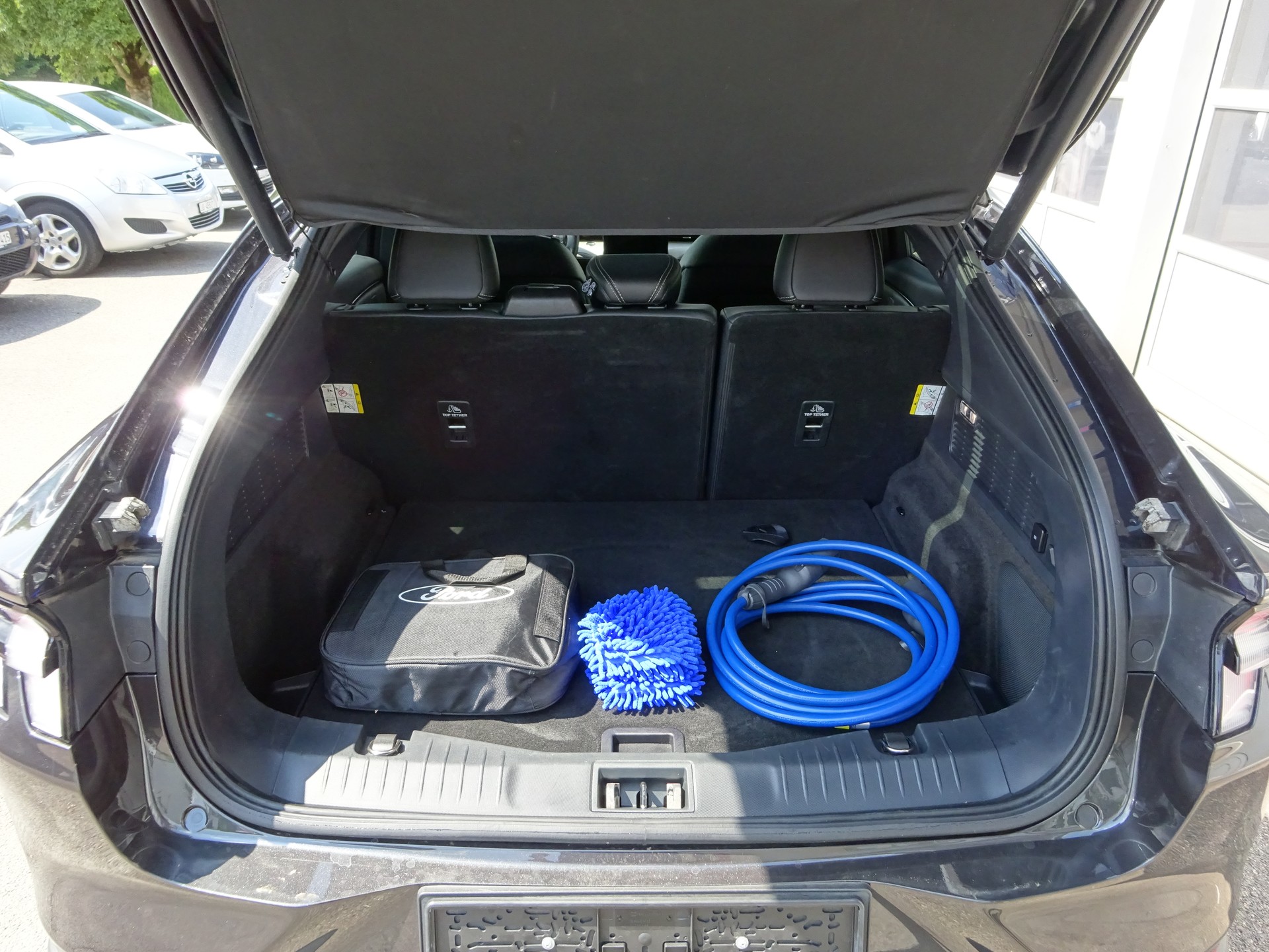 FORD Mustang MACH-E RWD 99 kWh-image-13