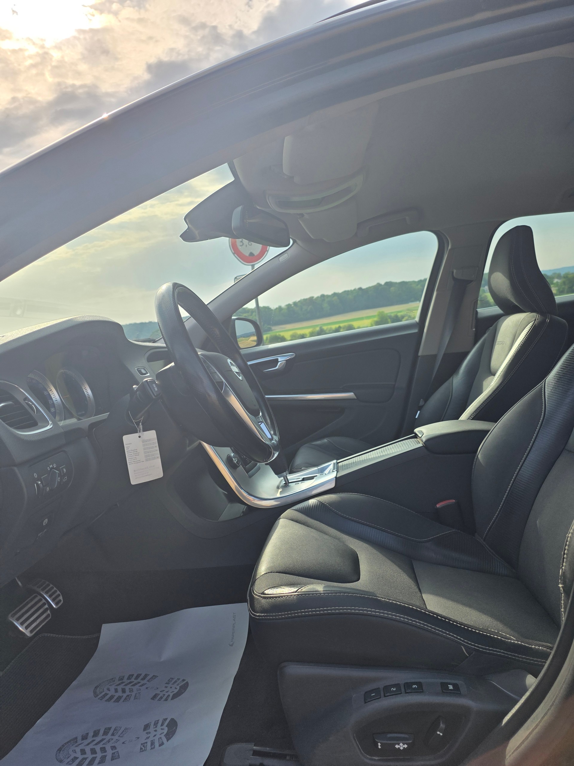 VOLVO V60 D5 AWD R-Design Geartronic-image-9
