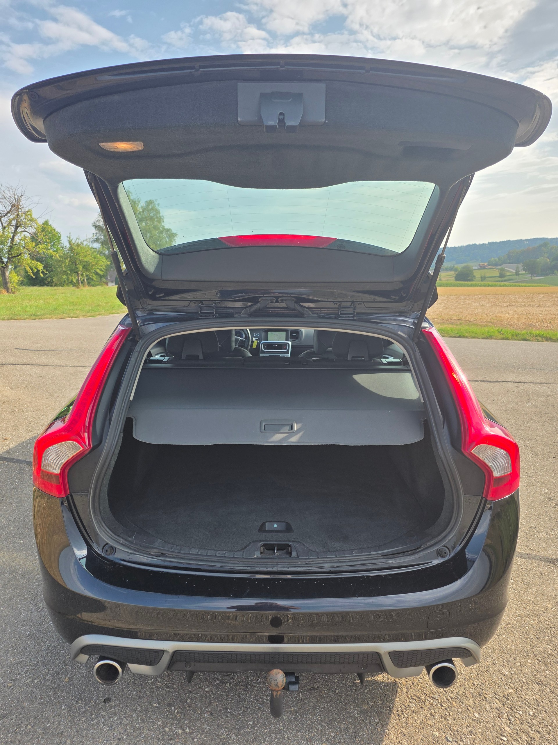 VOLVO V60 D5 AWD R-Design Geartronic-image-5
