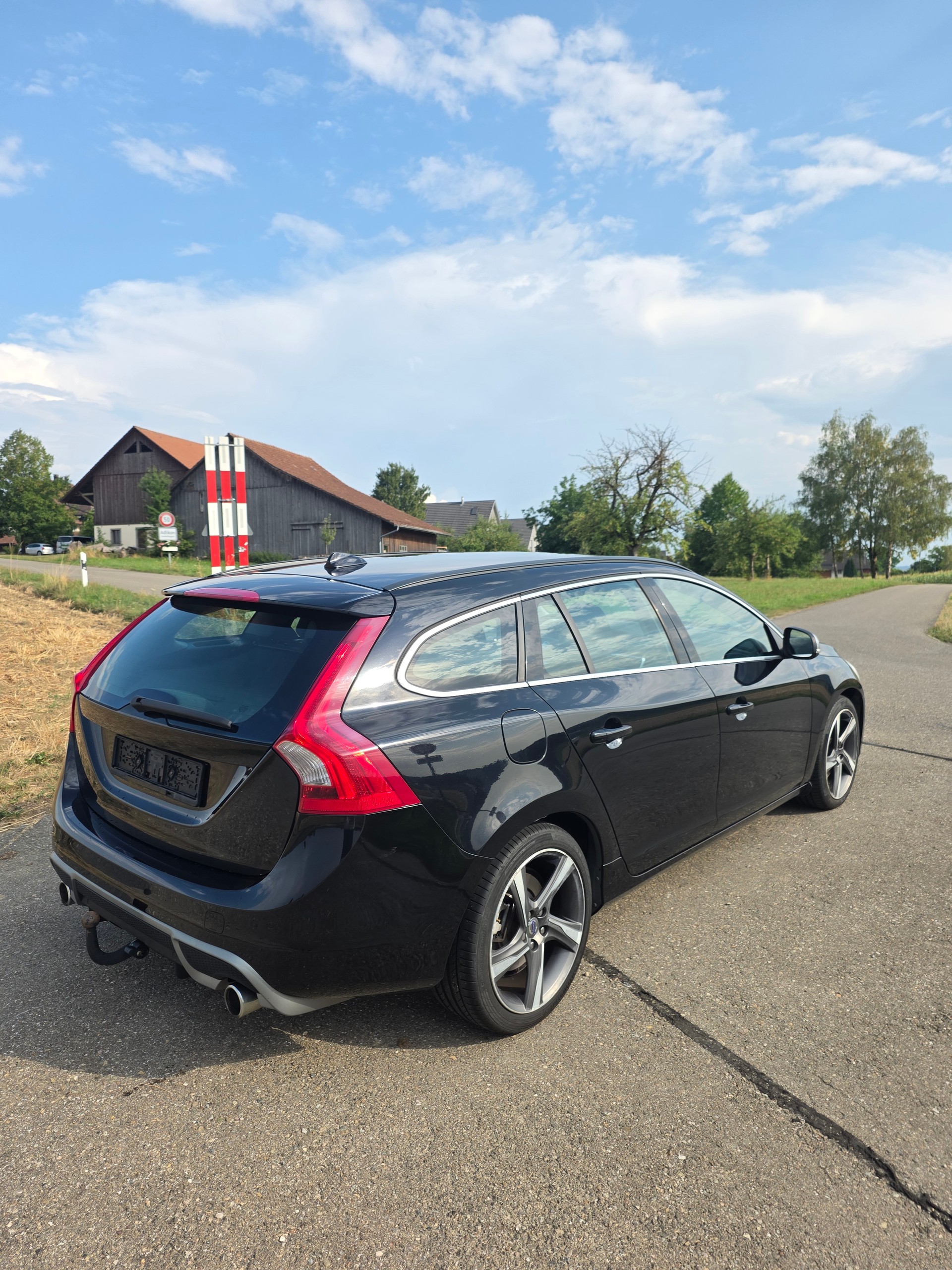 VOLVO V60 D5 AWD R-Design Geartronic-image-3