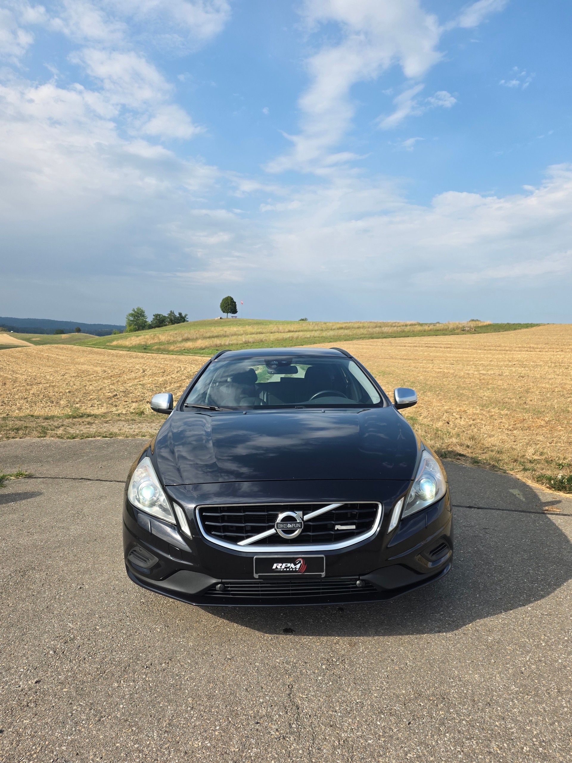 VOLVO V60 D5 AWD R-Design Geartronic-image-0