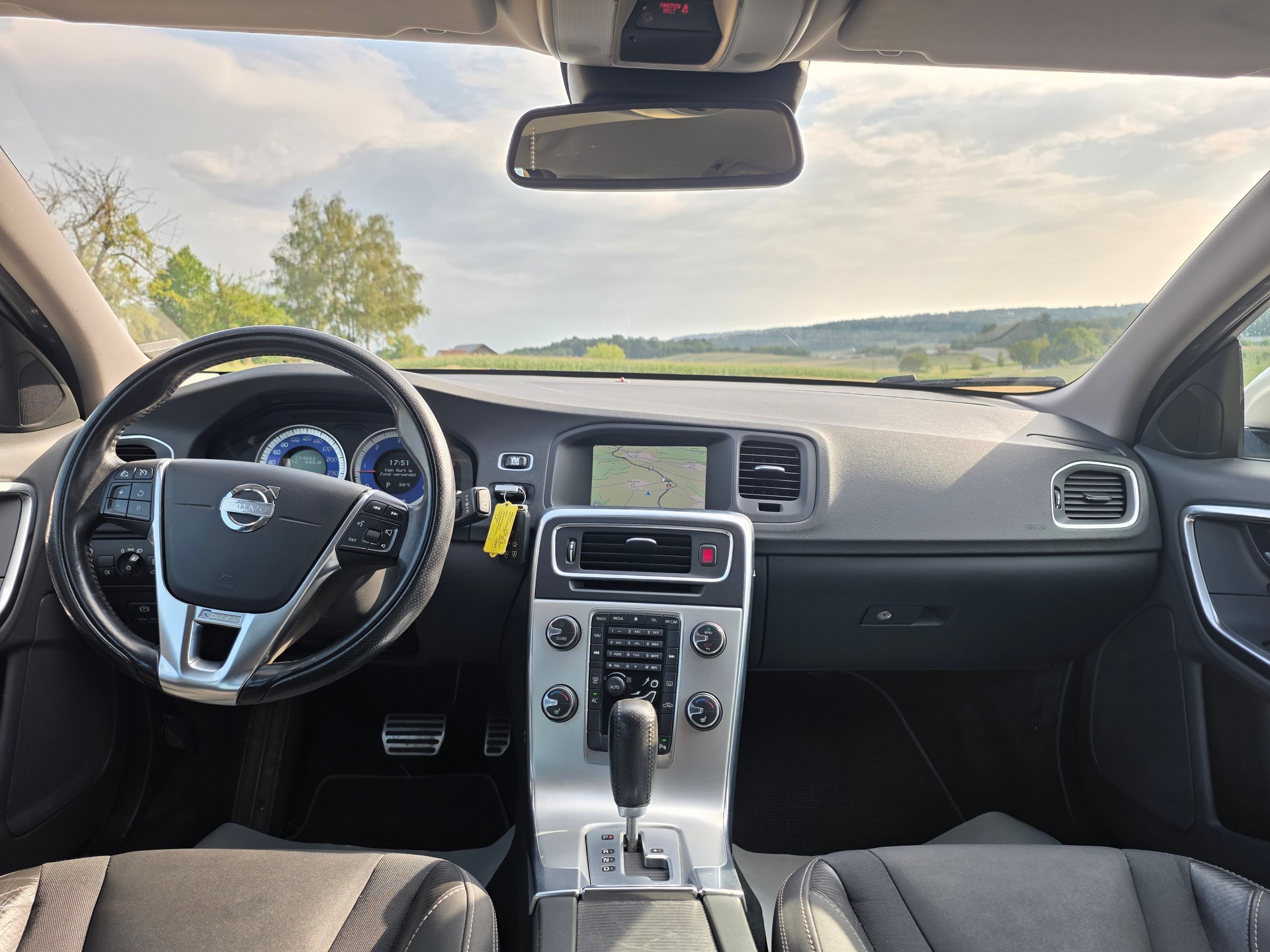 VOLVO V60 D5 AWD R-Design Geartronic-image-10