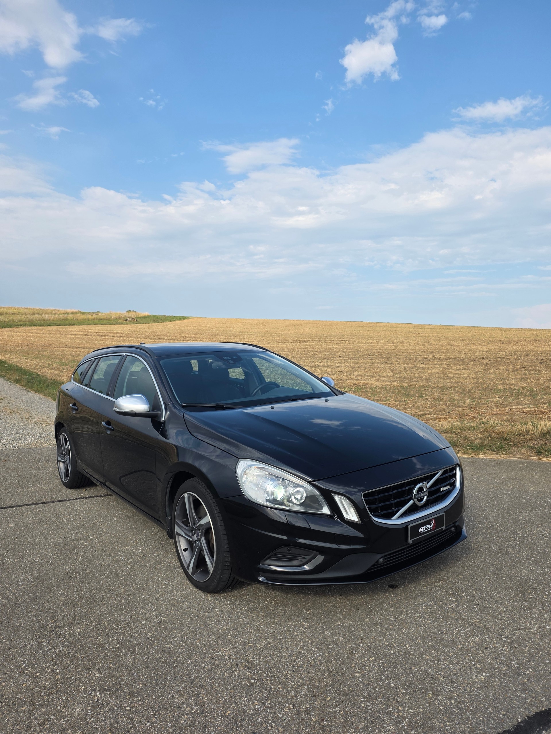 VOLVO V60 D5 AWD R-Design Geartronic-image-1