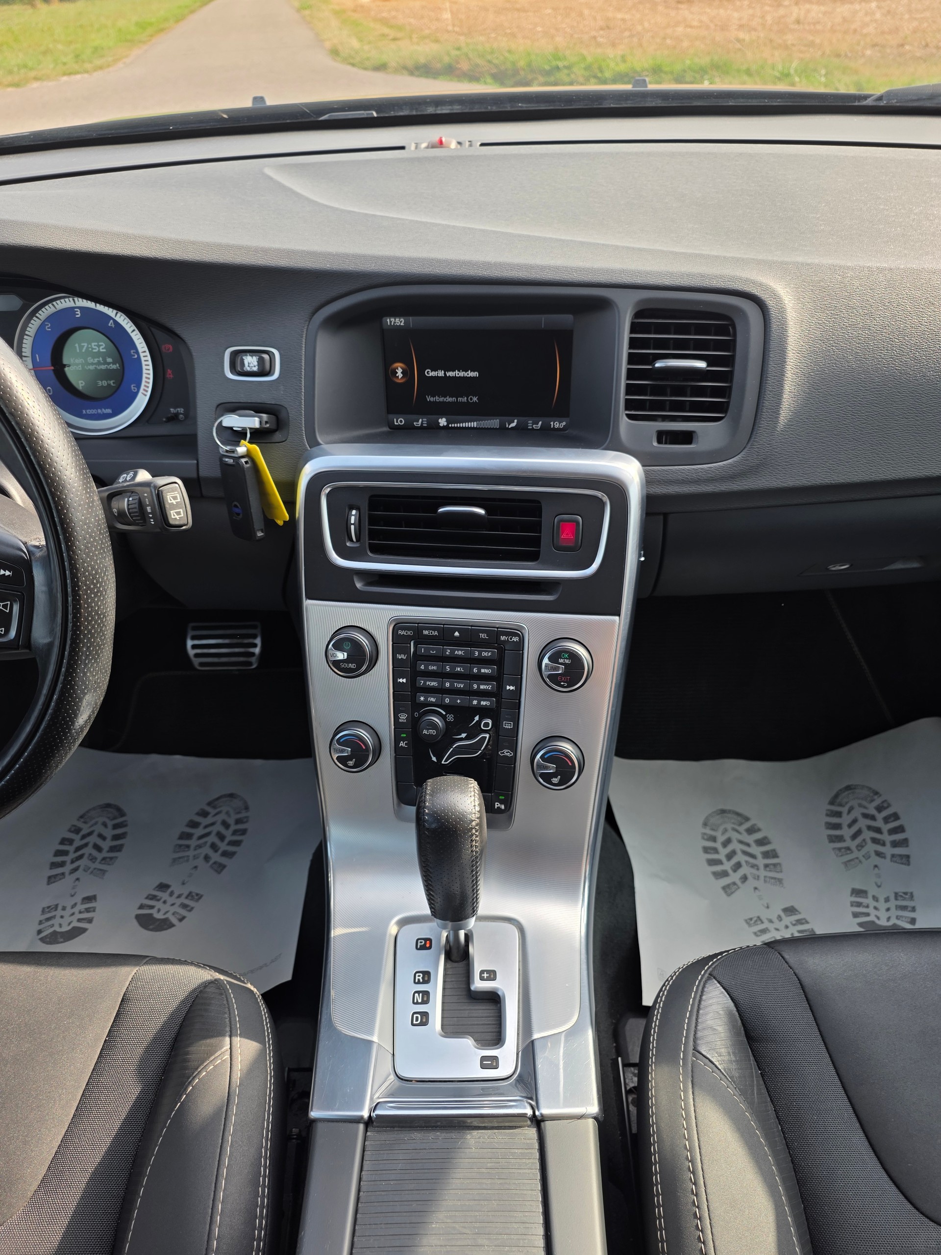 VOLVO V60 D5 AWD R-Design Geartronic-image-12