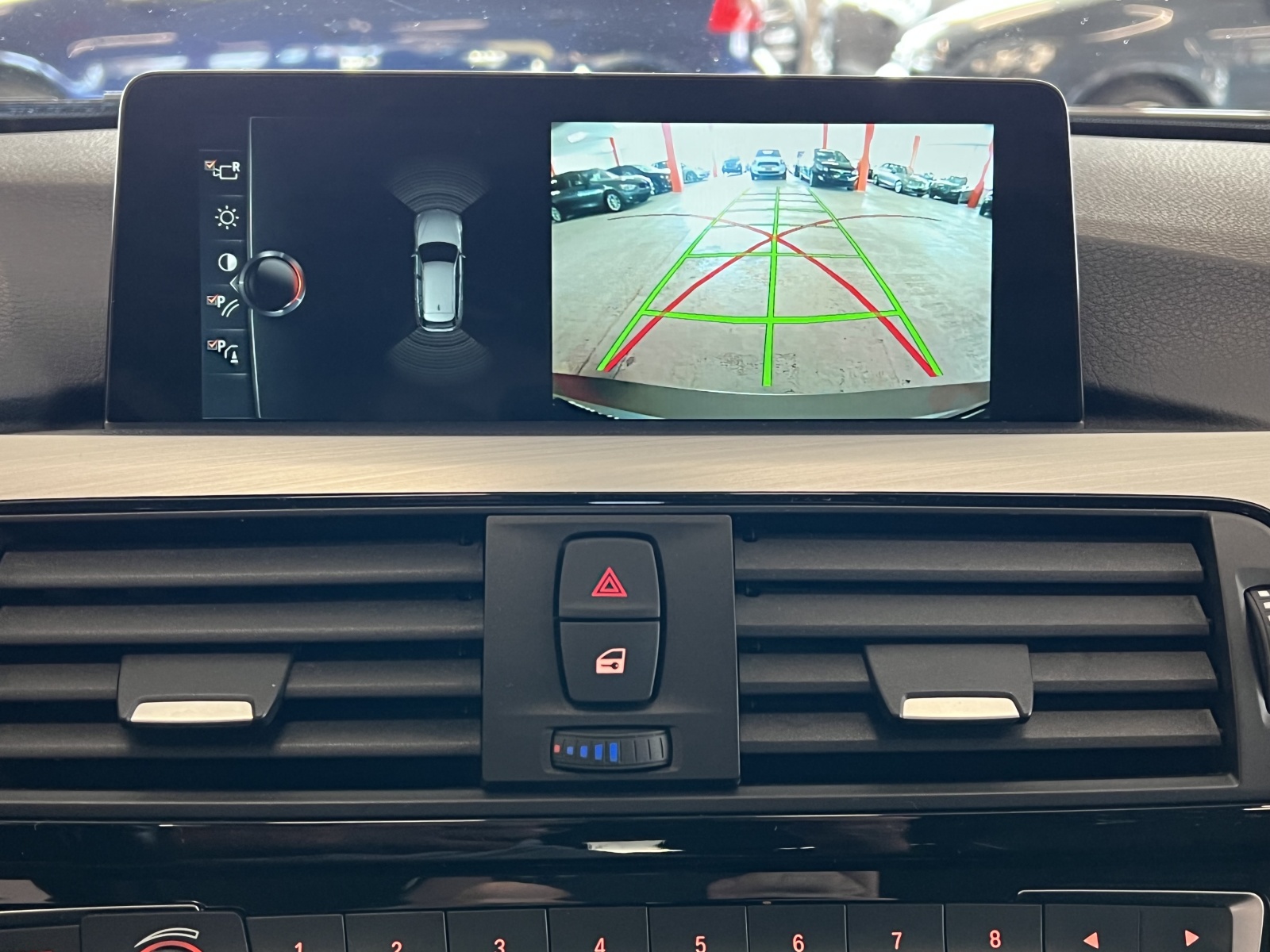 BMW 330i xDrive Touring Luxury Line Steptronic-image-13