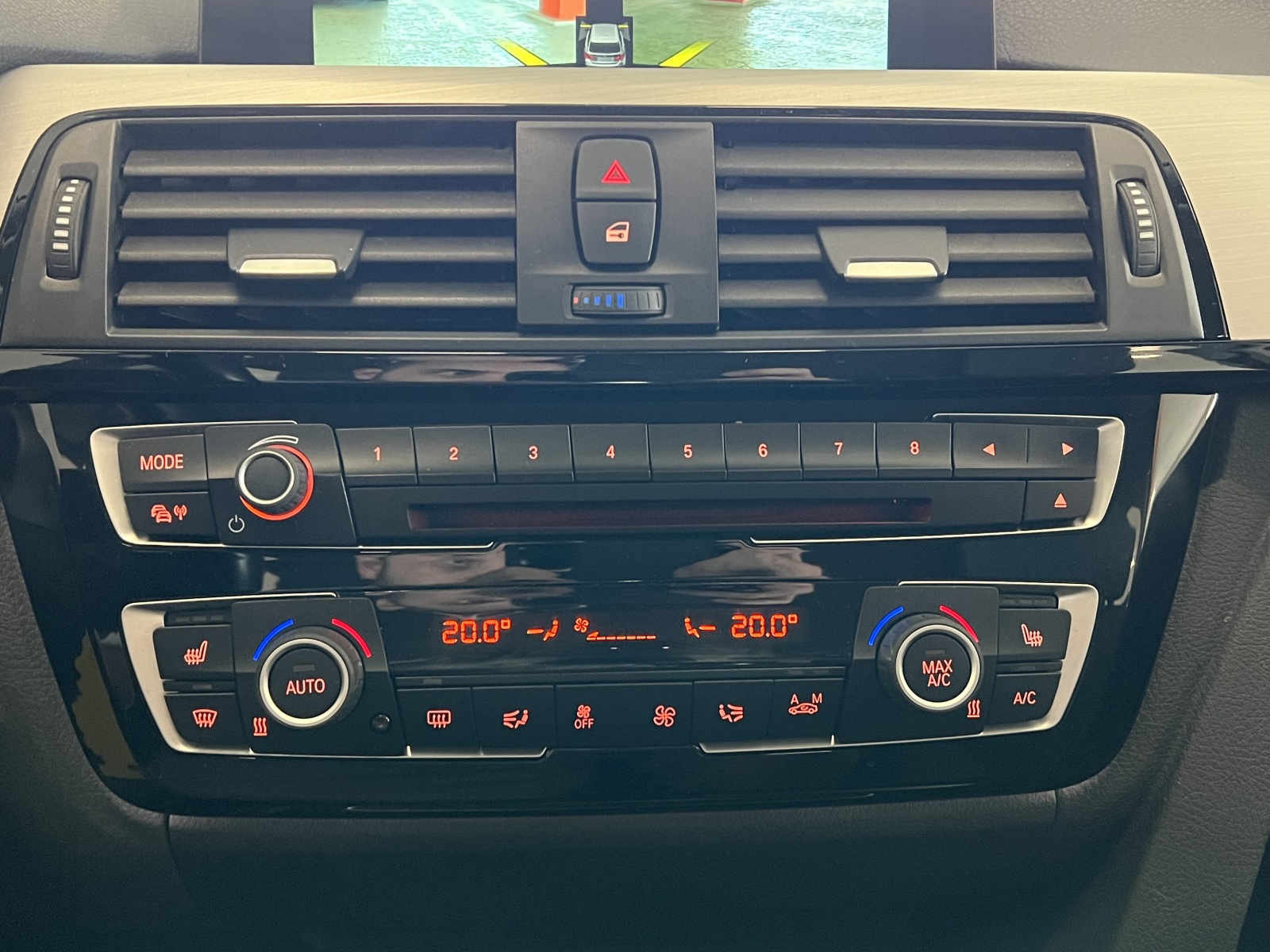 BMW 330i xDrive Touring Luxury Line Steptronic-image-14