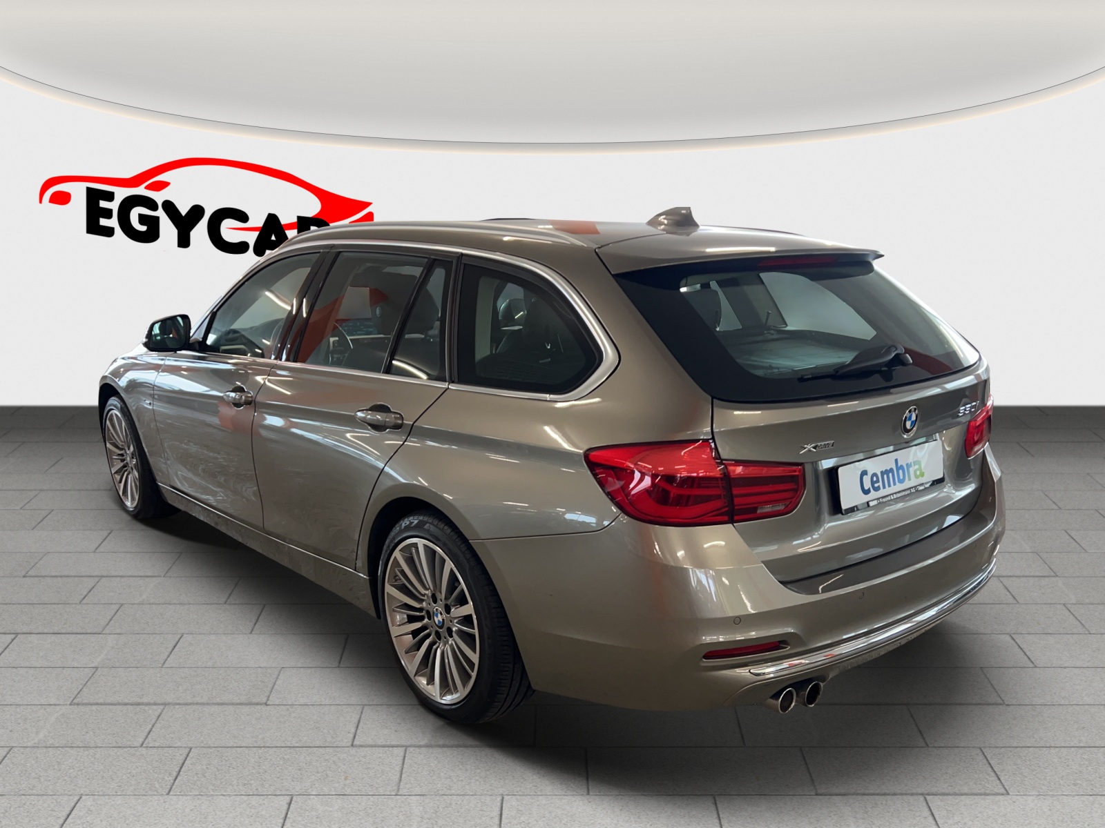 BMW 330i xDrive Touring Luxury Line Steptronic-image-4