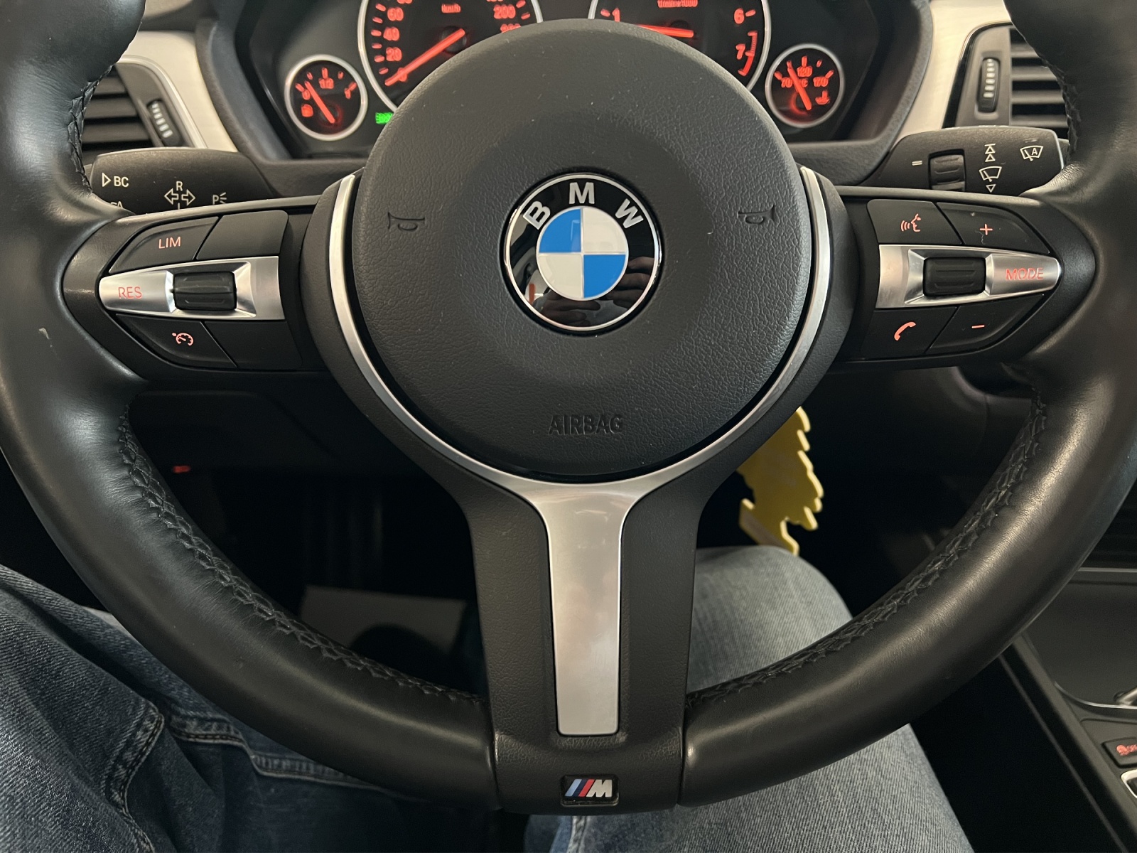 BMW 330i xDrive Touring Luxury Line Steptronic-image-17