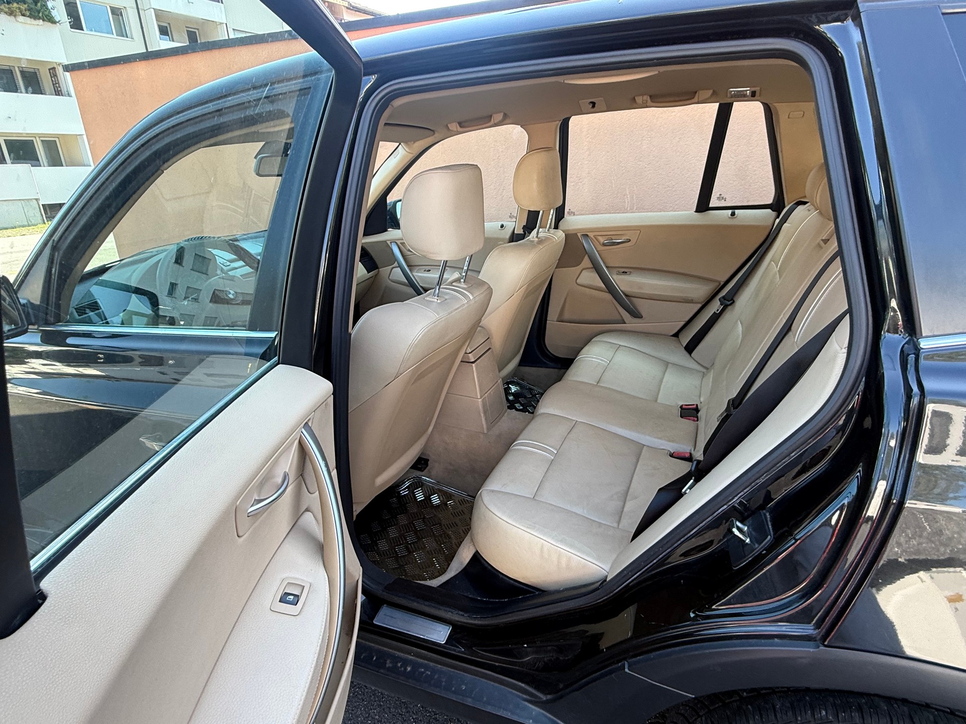 BMW X3 3.0i-image-8