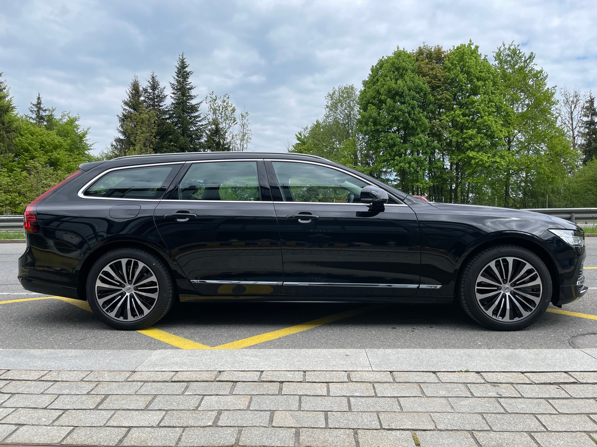VOLVO V90 T6 eAWD Plug in Hybrid Core Geartronic-image-3