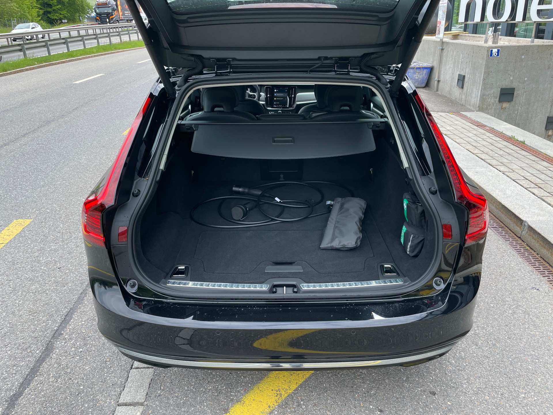 VOLVO V90 T6 eAWD Plug in Hybrid Core Geartronic-image-6