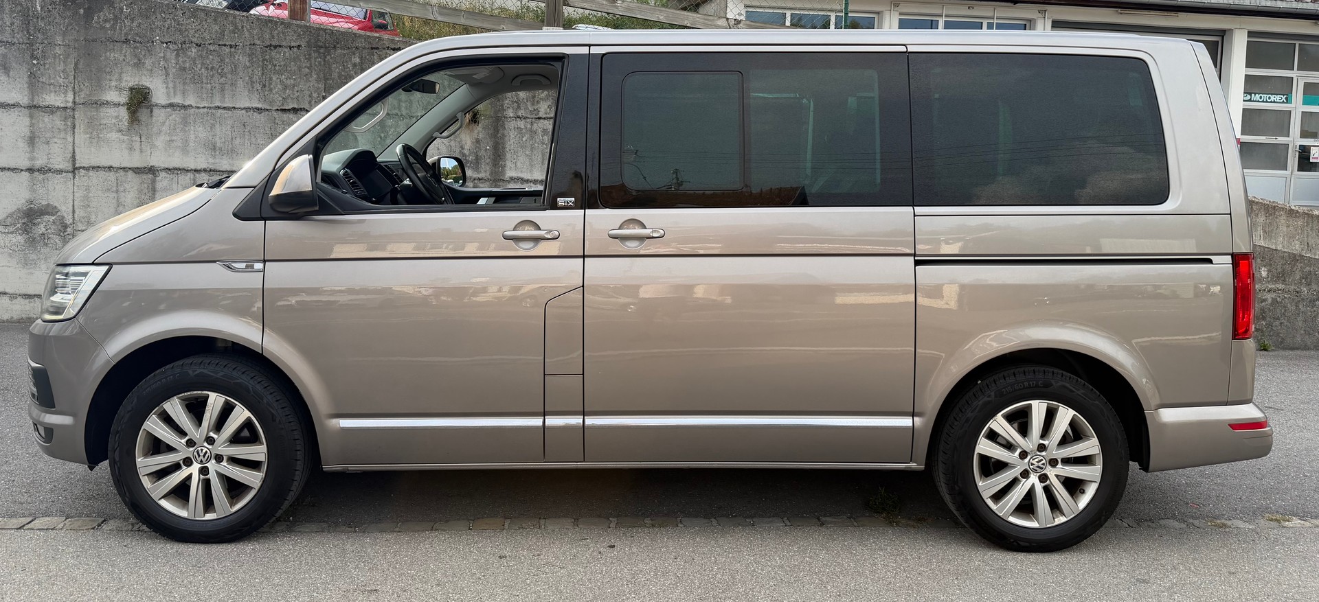 VW T6 Multivan 2.0 TDI Generation Six-image-2