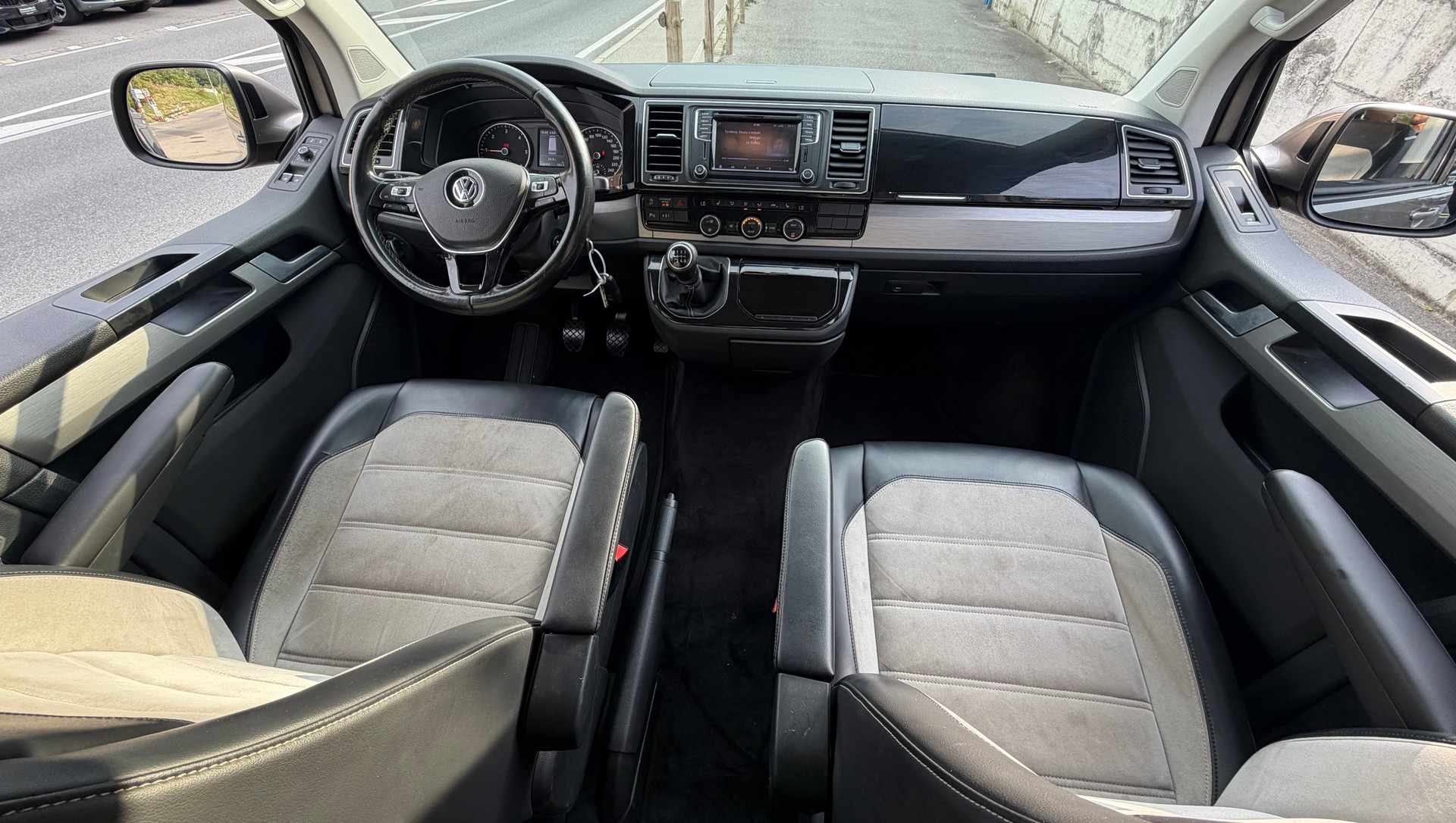 VW T6 Multivan 2.0 TDI Generation Six-image-11