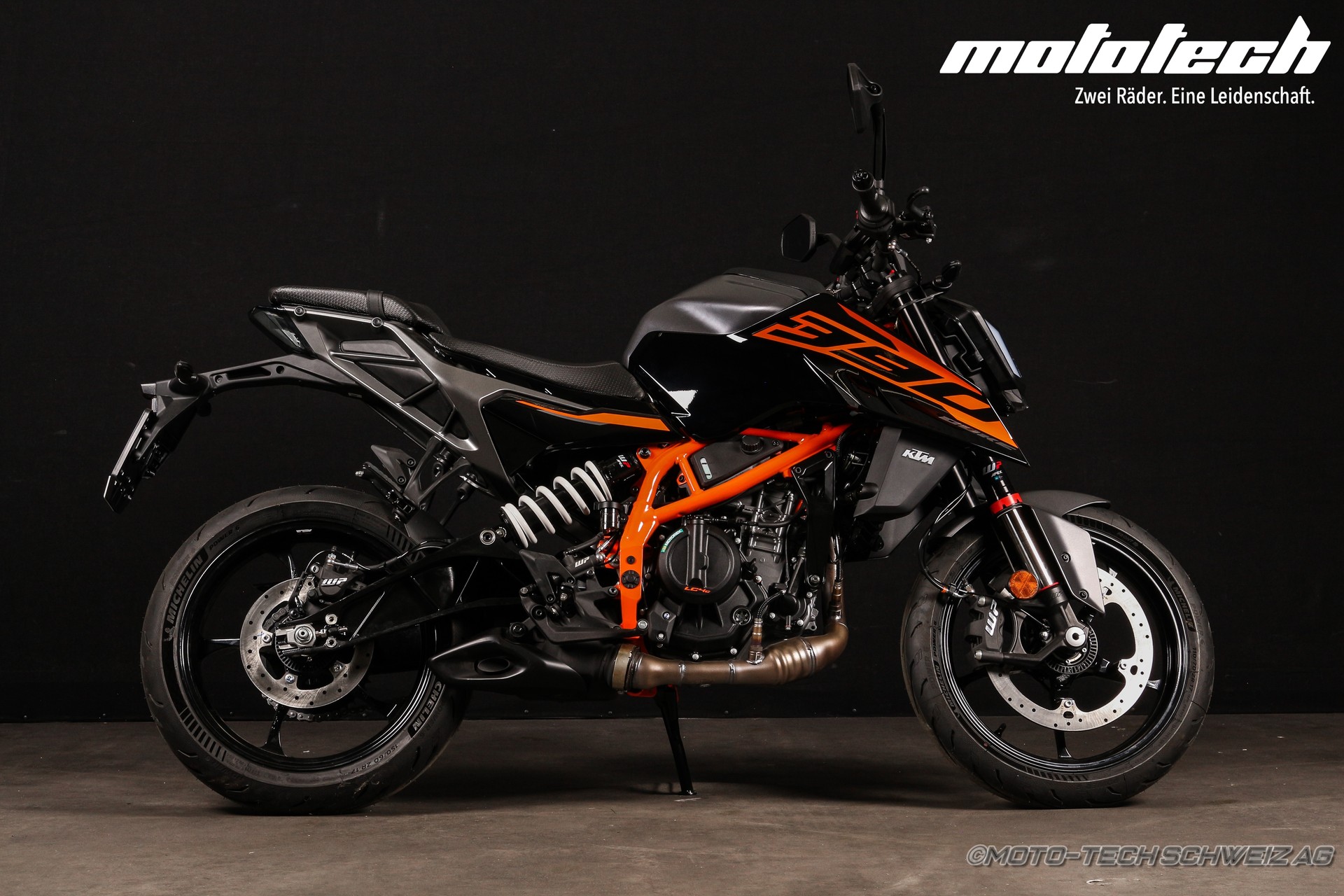 KTM 390 Duke-showroom-element-1