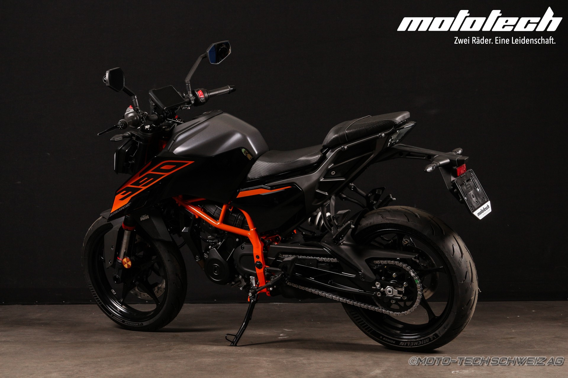 KTM 390 Duke-showroom-element-3