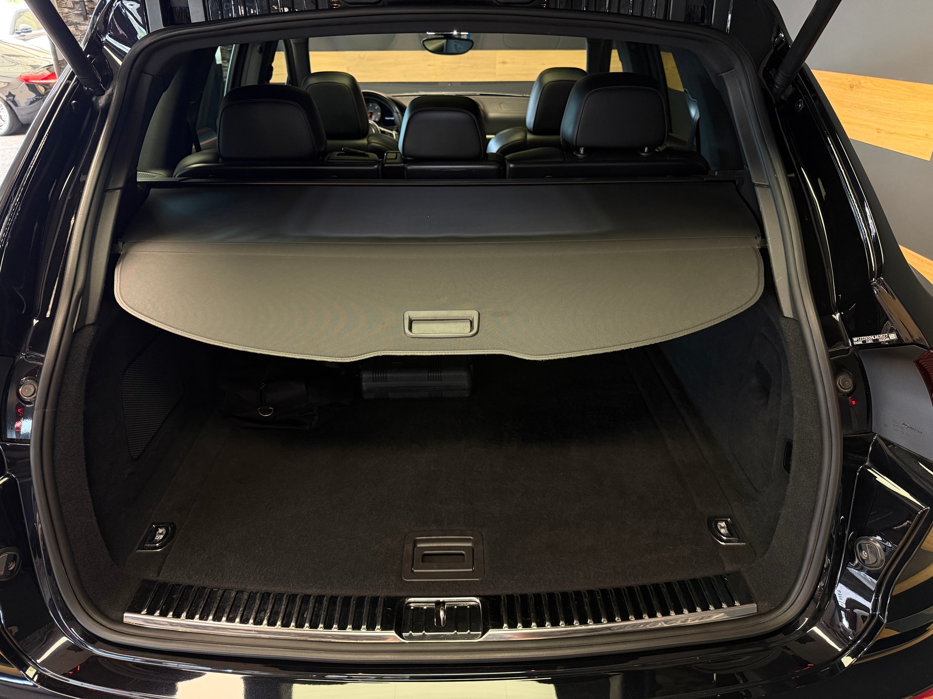 PORSCHE Cayenne S Diesel Platinum-image-24
