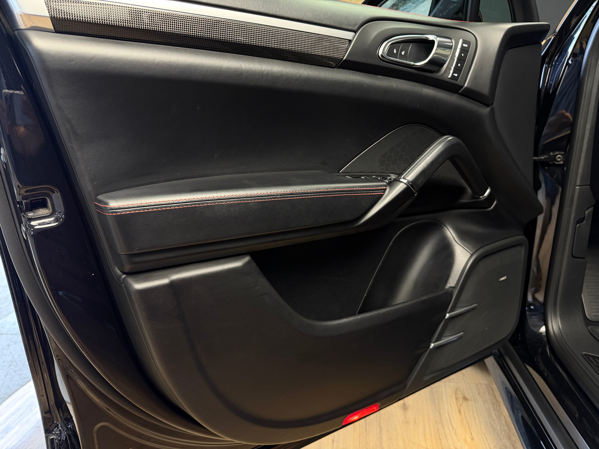 PORSCHE Cayenne S Diesel Platinum-image-18