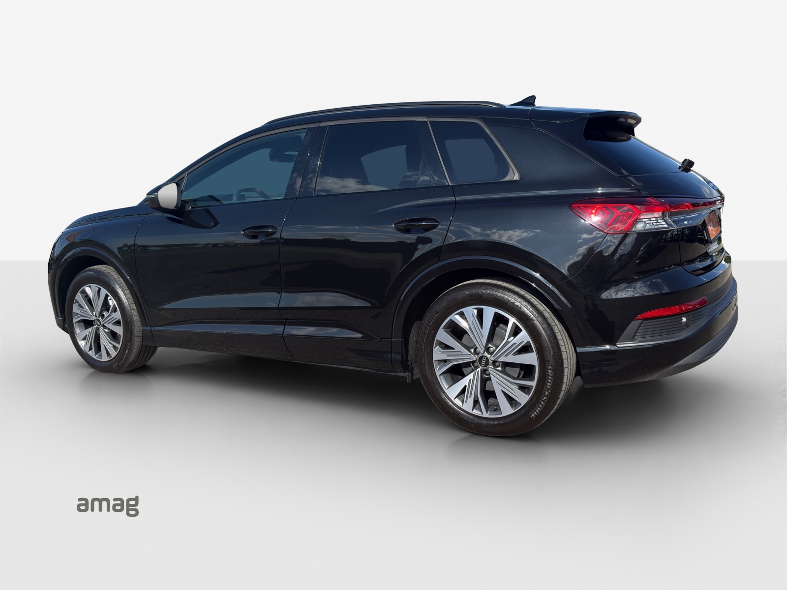 AUDI Q4 e-tron 35-showroom-element-2